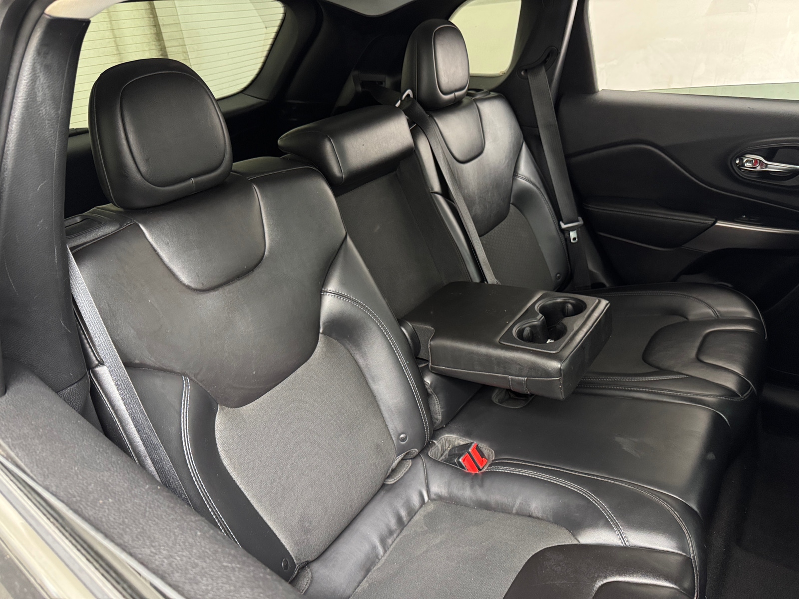 Thumbnail: 2019 Jeep Cherokee - 6