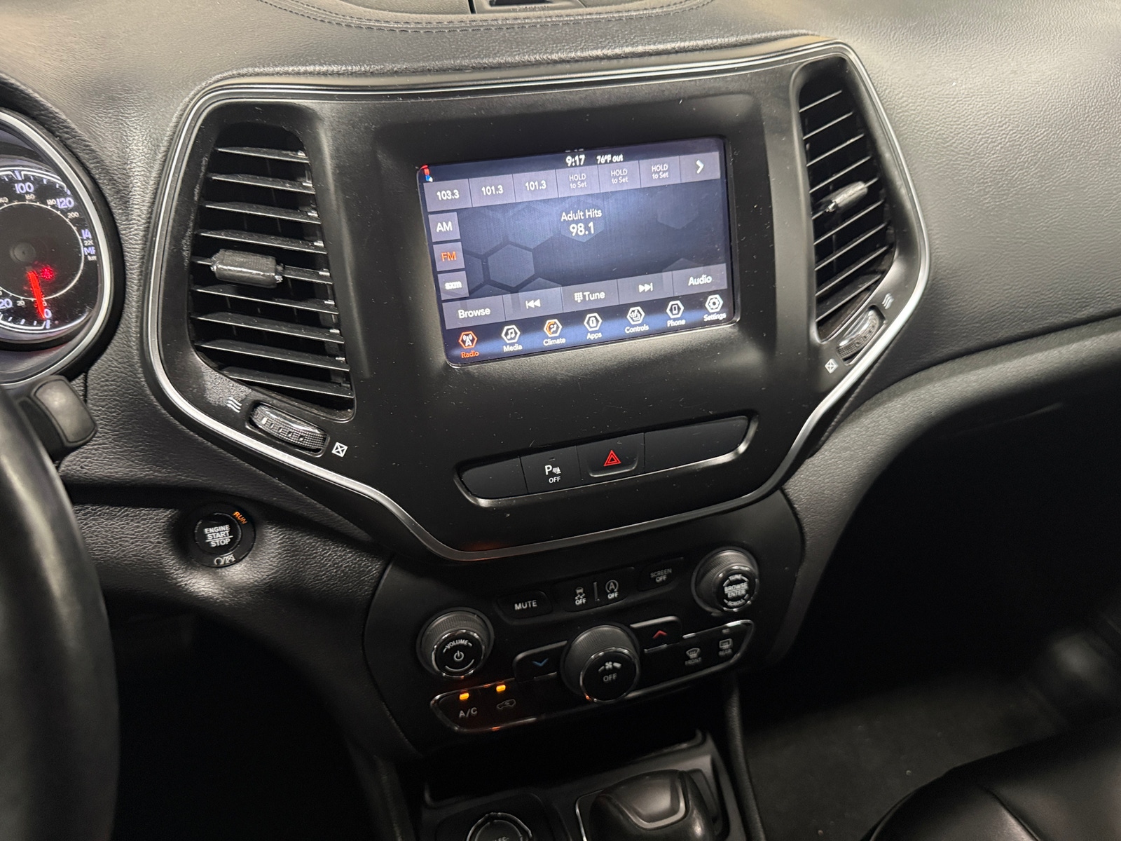 Thumbnail: 2019 Jeep Cherokee - 4