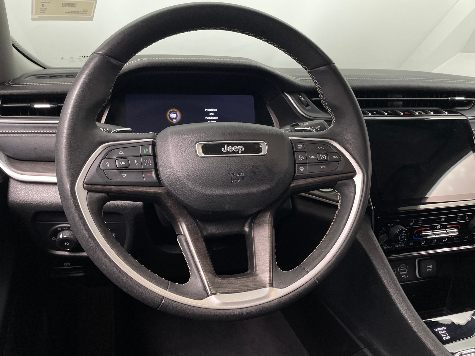 Thumbnail: 2023 Jeep Grand Cherokee L - 4