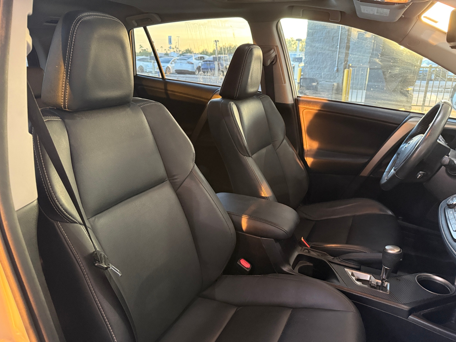 Thumbnail: 2015 Toyota RAV4 - 2