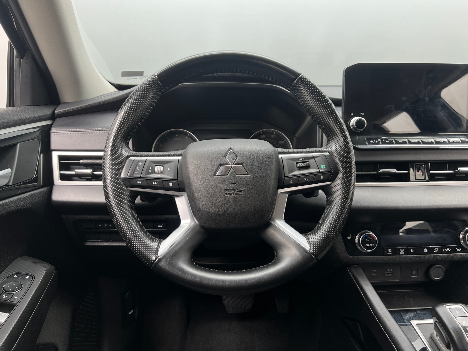 Thumbnail: 2024 Mitsubishi Outlander - 4