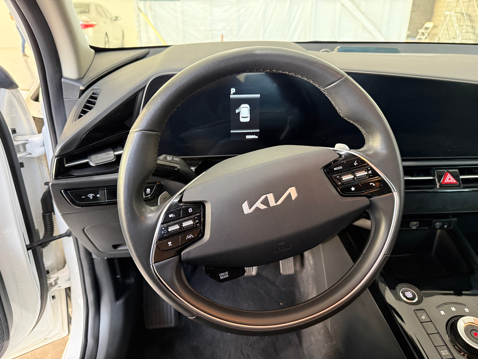 Thumbnail: 2023 Kia Niro - 4