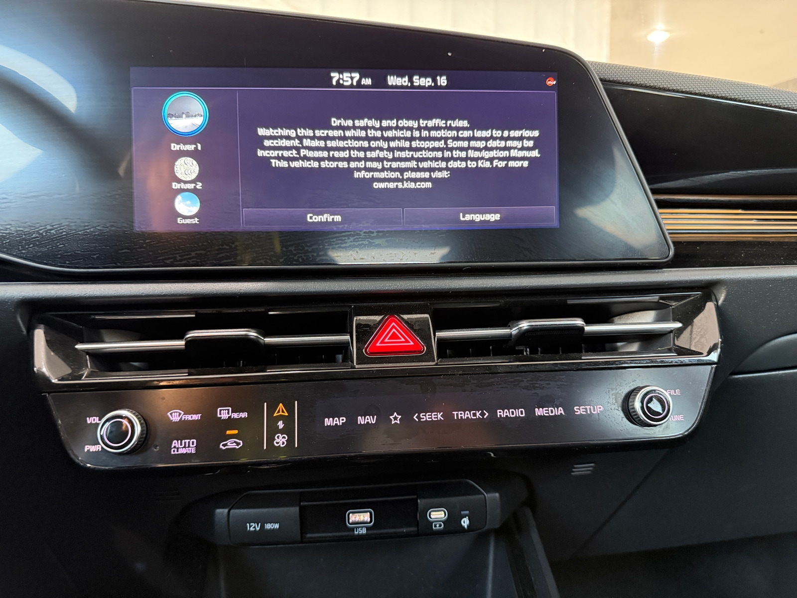 Thumbnail: 2023 Kia Niro - 3