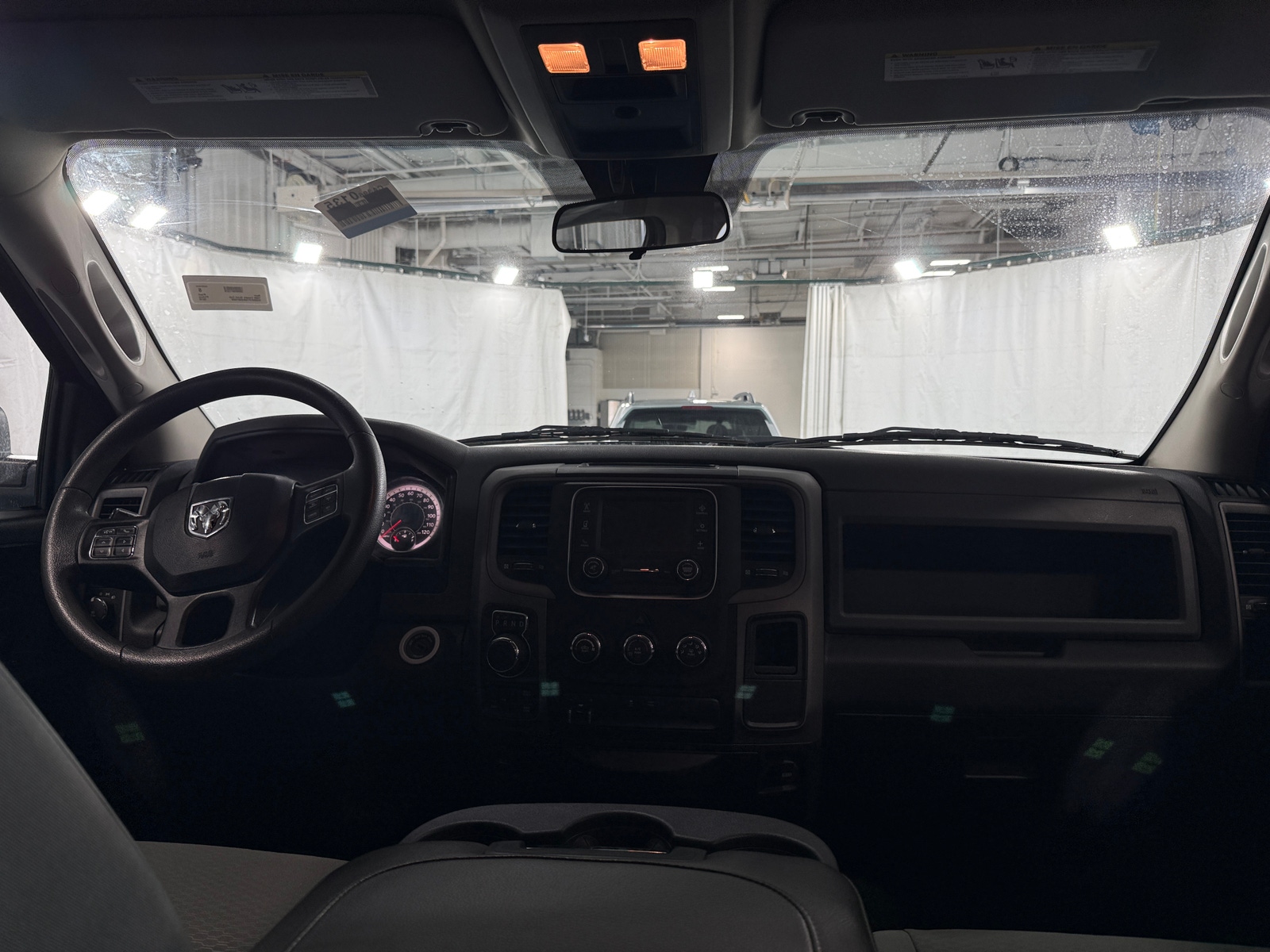 Thumbnail: 2019 RAM 1500 Classic - 3