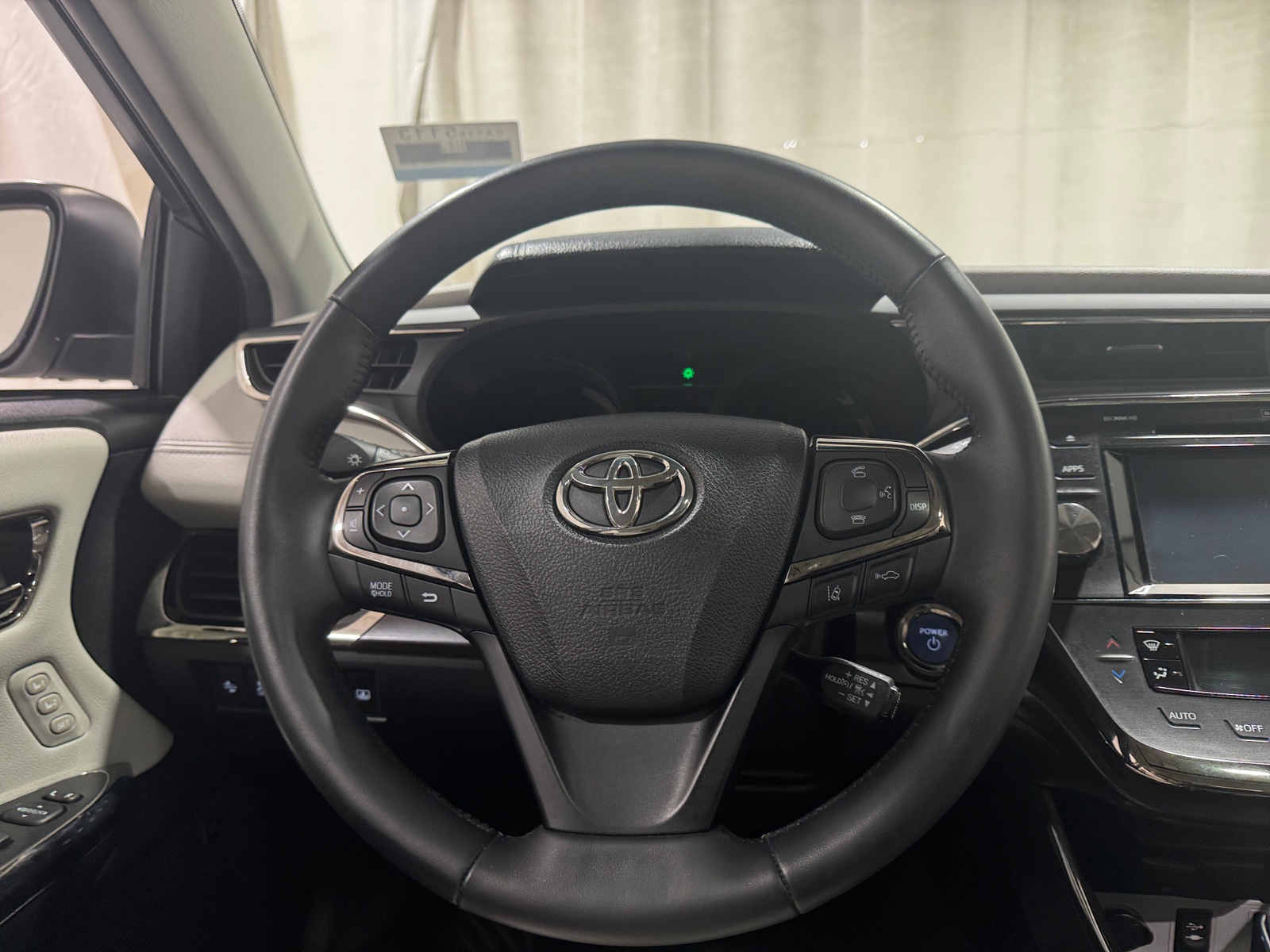 Thumbnail: 2016 Toyota Avalon - 4