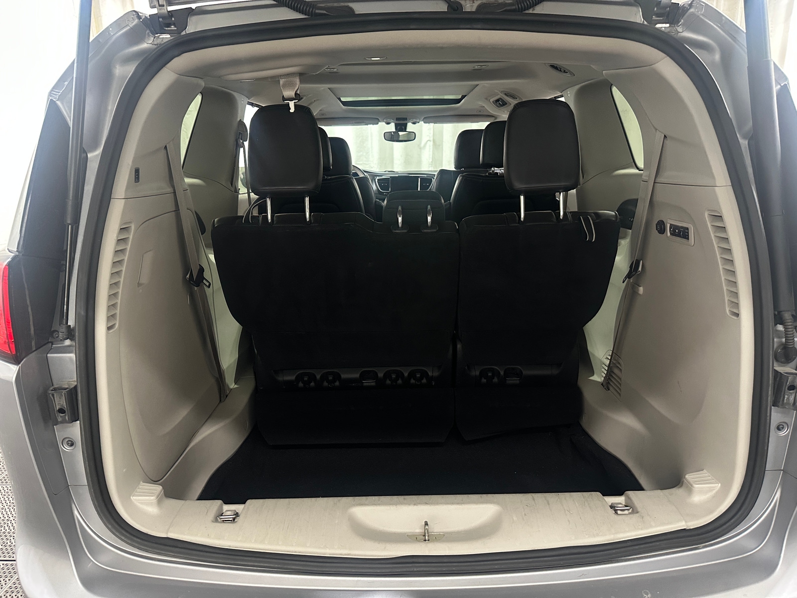 Thumbnail: 2019 Chrysler Pacifica - 6