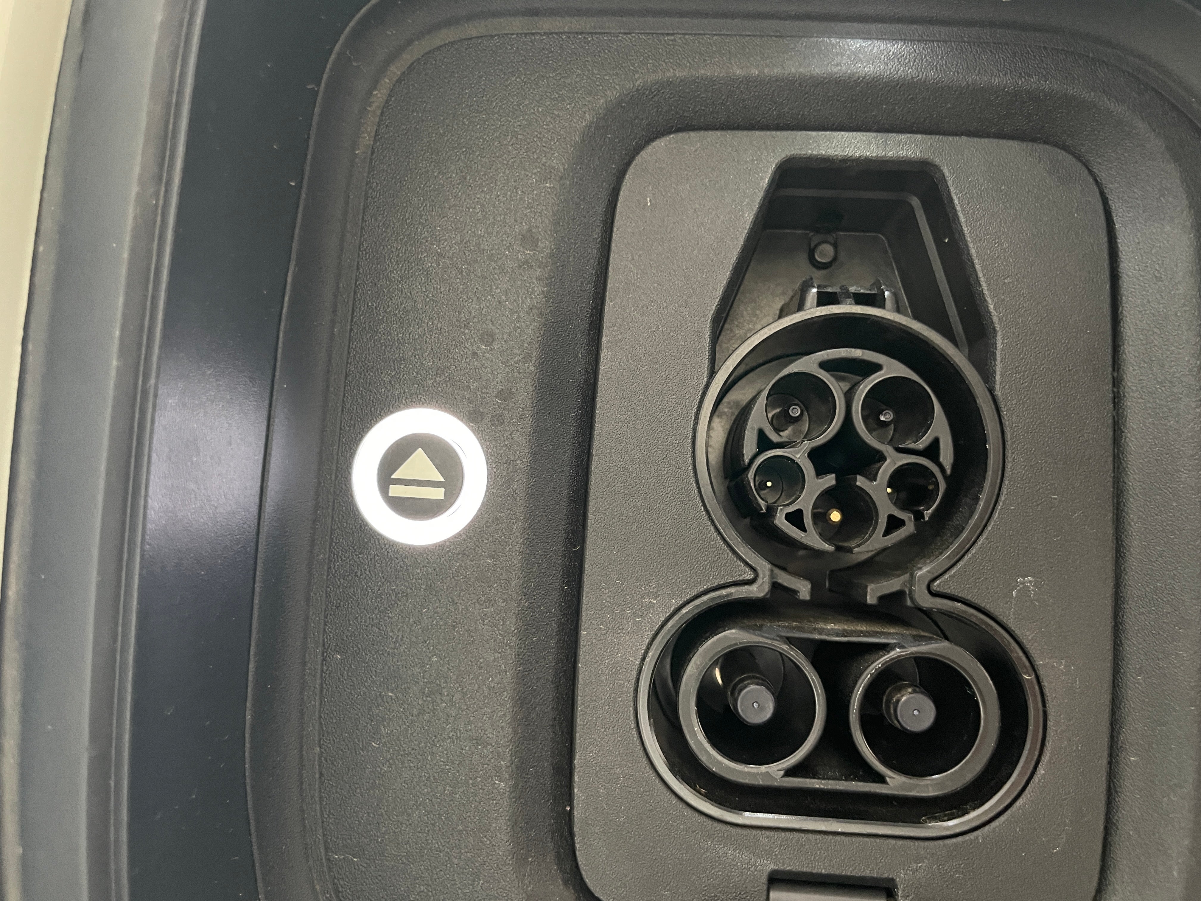 Used 2025 Rivian R1S Ascend with VIN 7PDSGCBA5SN072273 for sale in Auburn, WA
