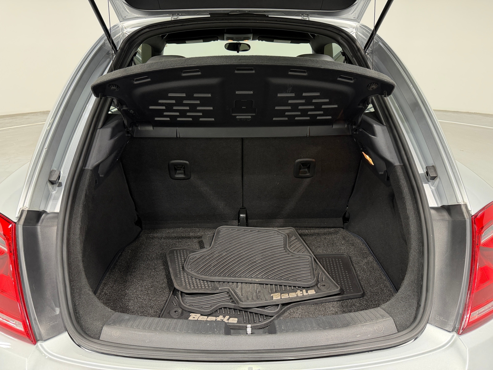 Thumbnail: 2014 Volkswagen Beetle - 7