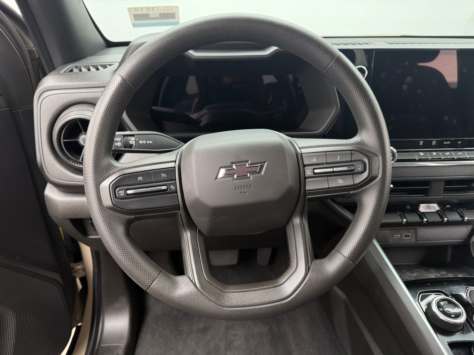 Thumbnail: 2023 Chevrolet Colorado - 5