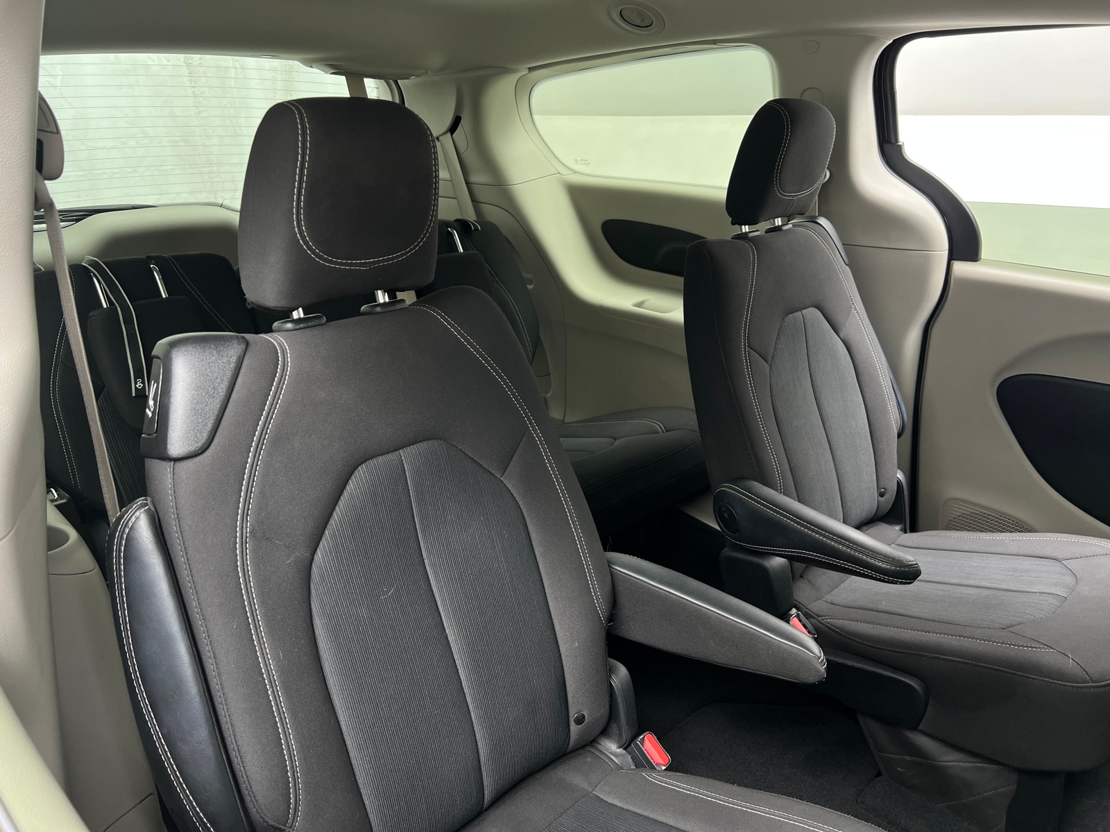 Thumbnail: 2024 Chrysler Voyager - 6