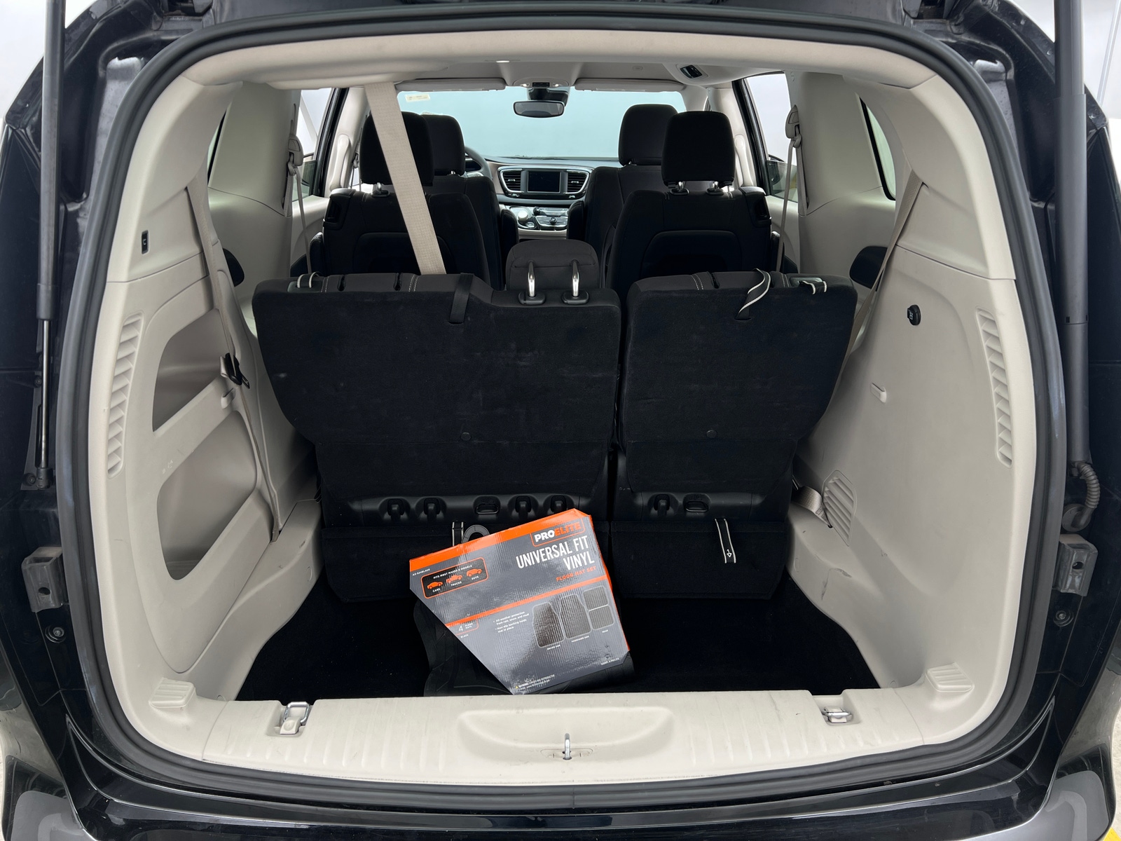 Thumbnail: 2024 Chrysler Voyager - 7