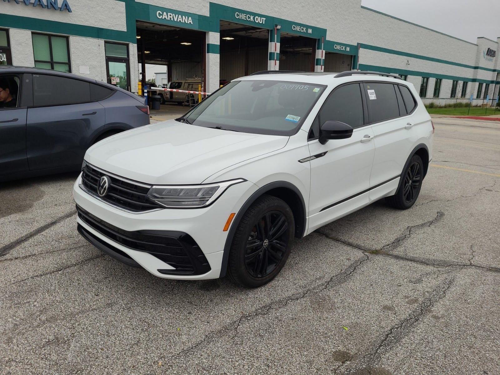 2022 Volkswagen Tiguan SE R-Line Black