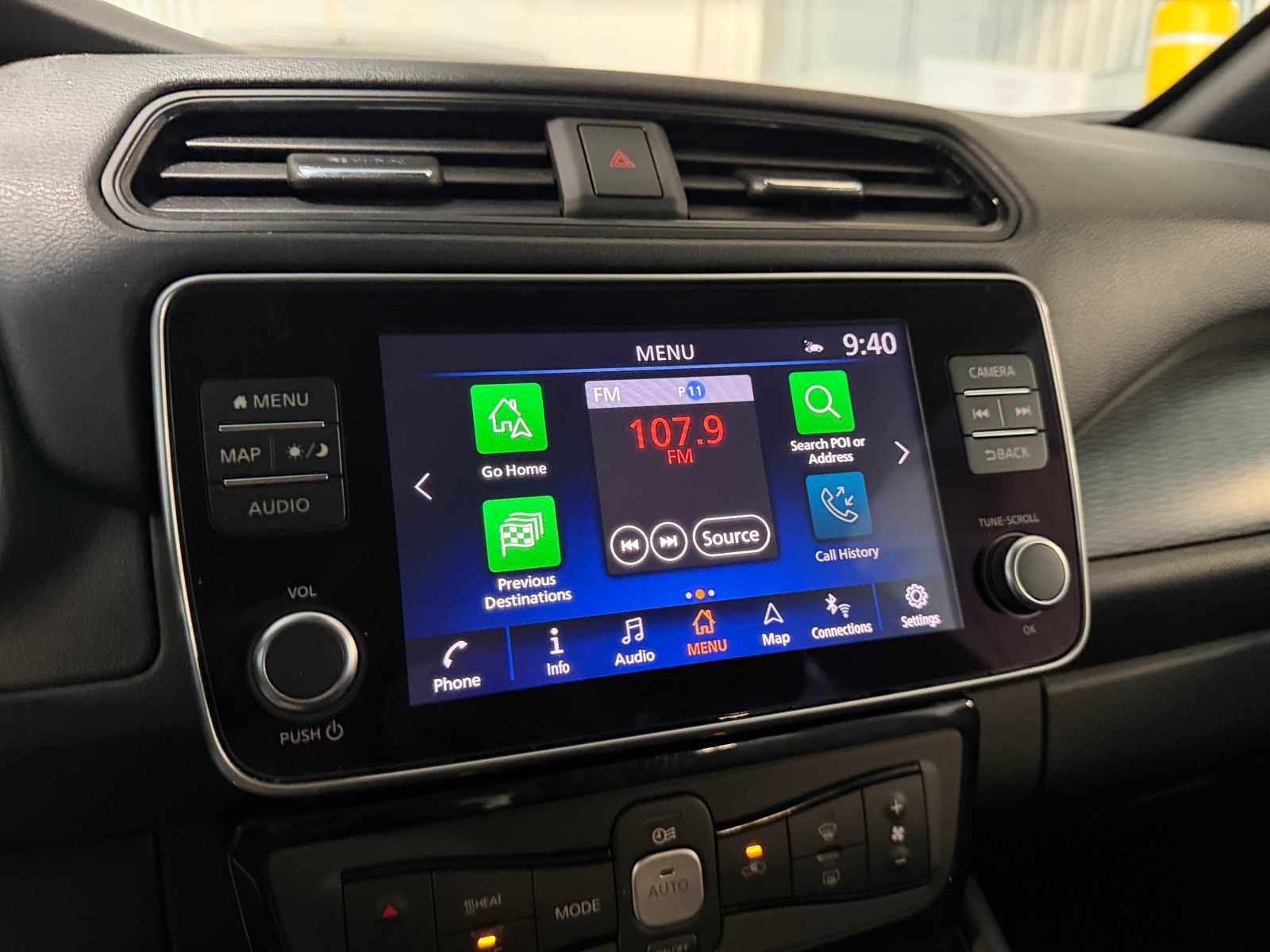 Thumbnail: 2022 Nissan Leaf - 3