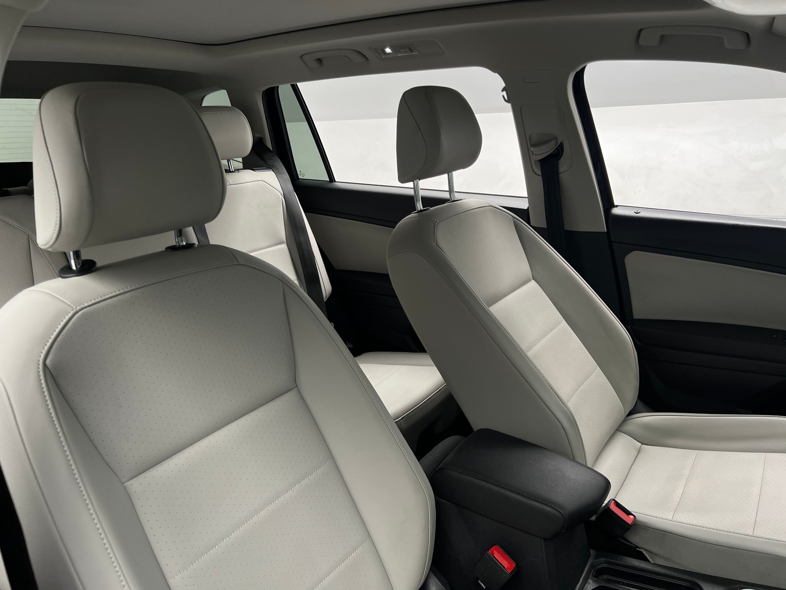 Thumbnail: 2018 Volkswagen Tiguan - 2
