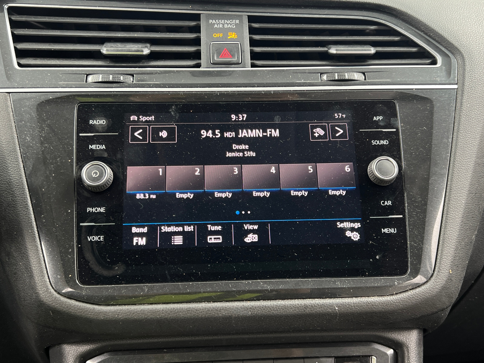 Thumbnail: 2018 Volkswagen Tiguan - 4
