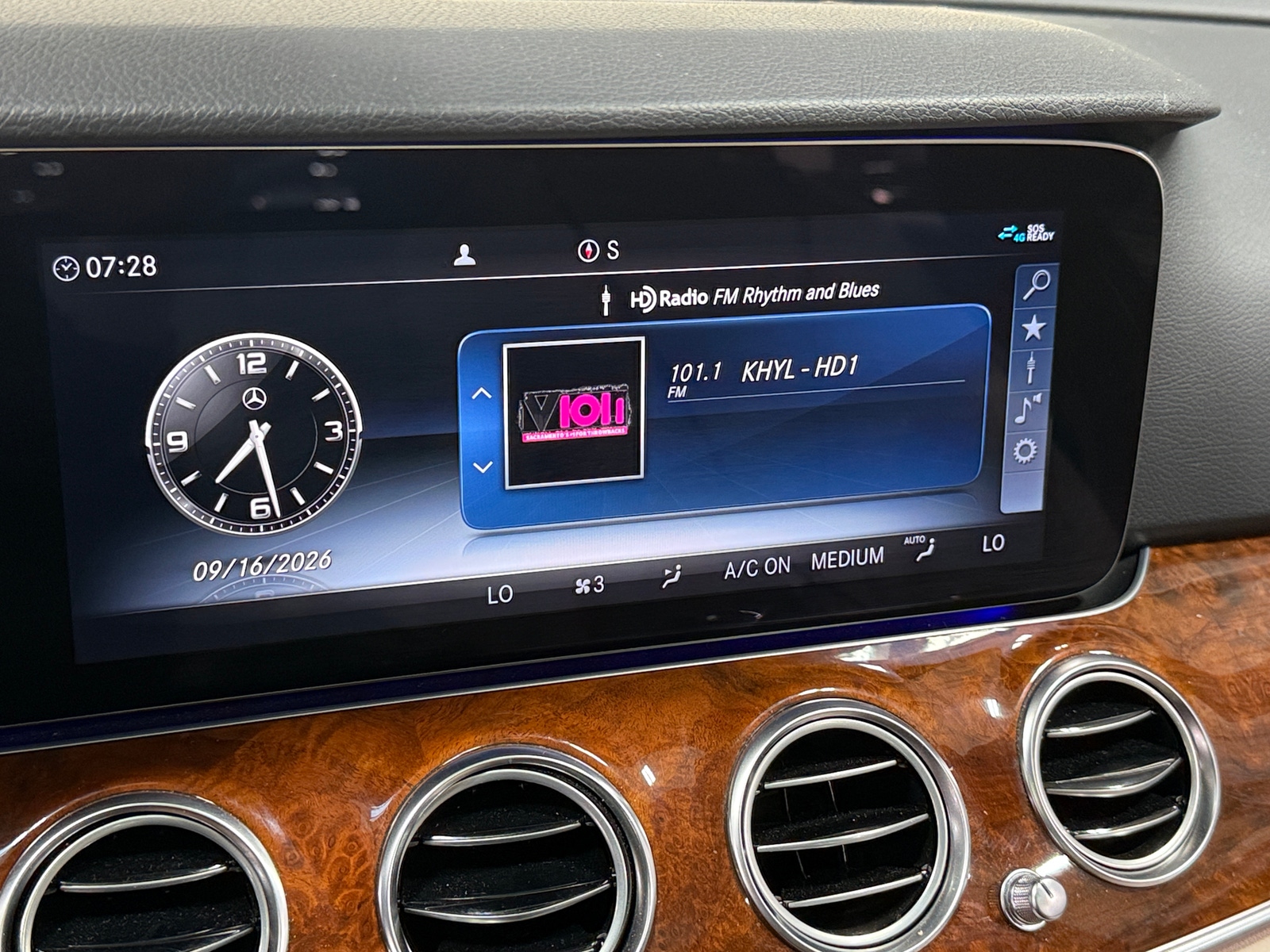 Thumbnail: 2019 Mercedes-Benz E-Class - 3