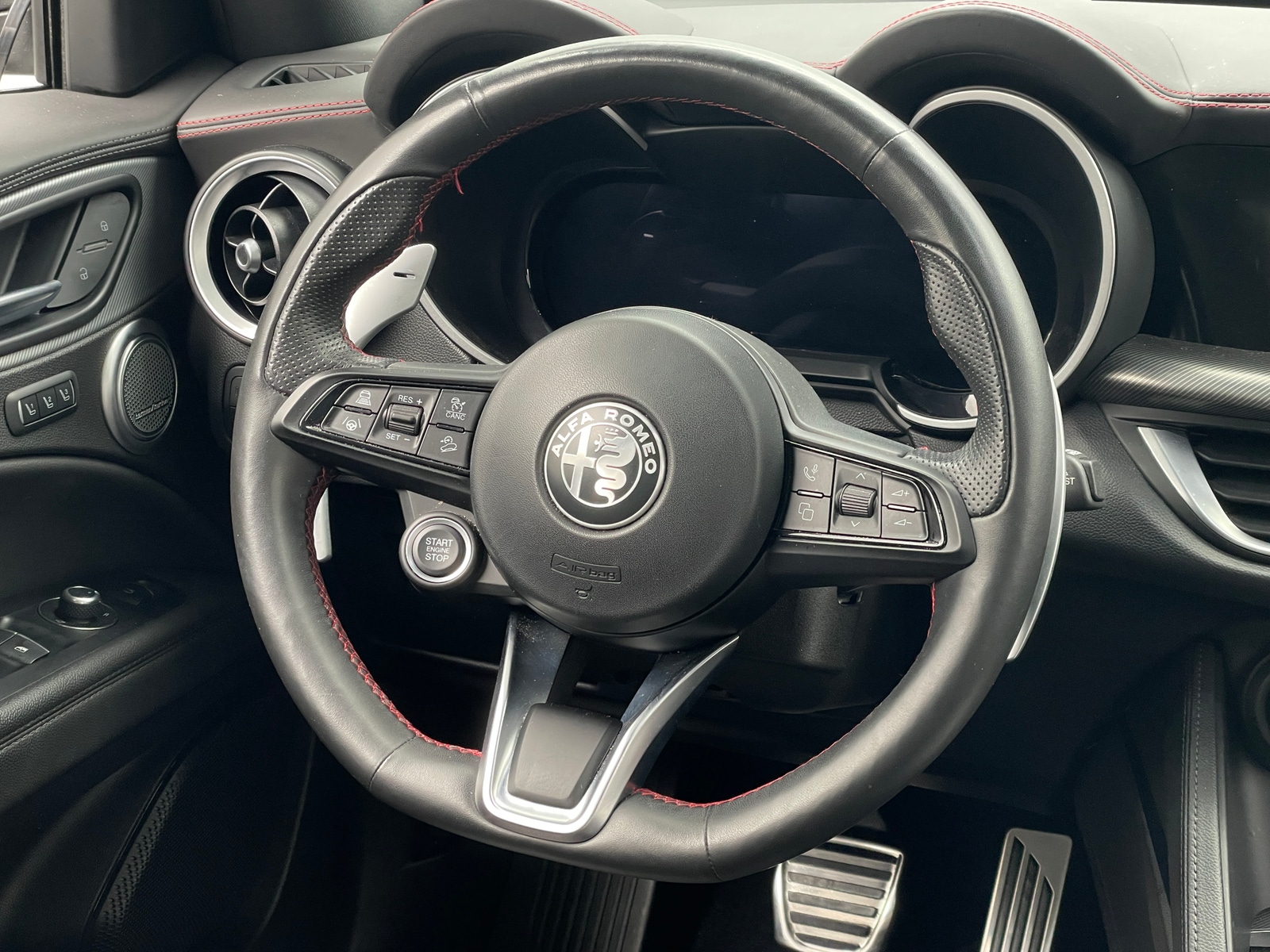 Thumbnail: 2024 Alfa Romeo Stelvio - 4