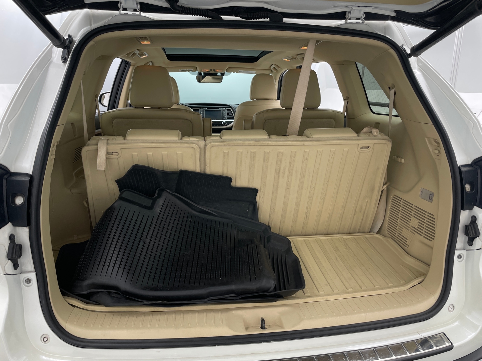 Thumbnail: 2019 Toyota Highlander - 7