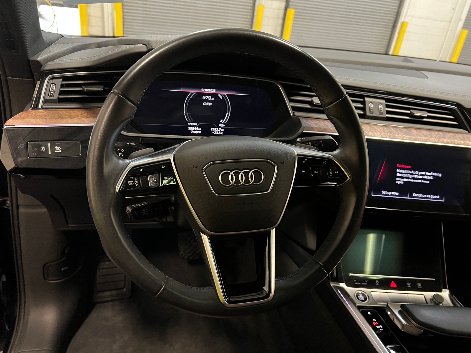 Thumbnail: 2022 Audi e-tron S - 5