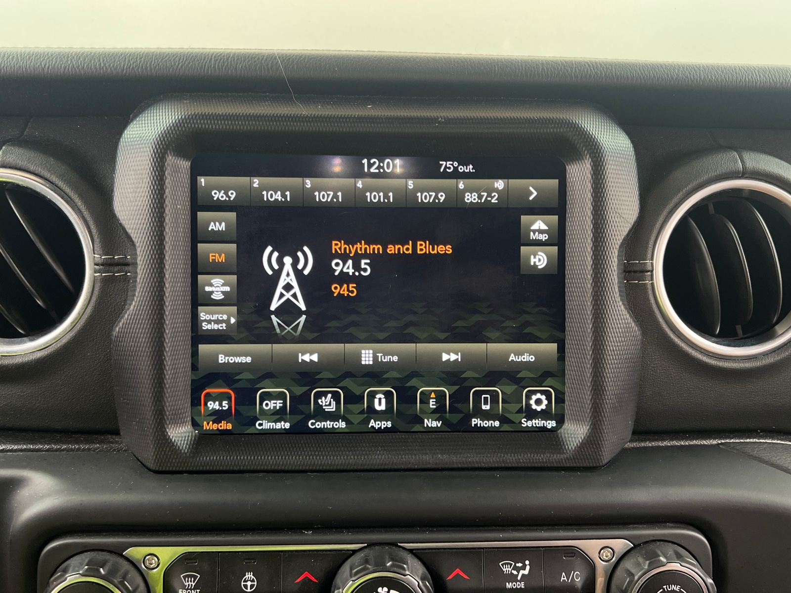 Thumbnail: 2021 Jeep Wrangler - 3