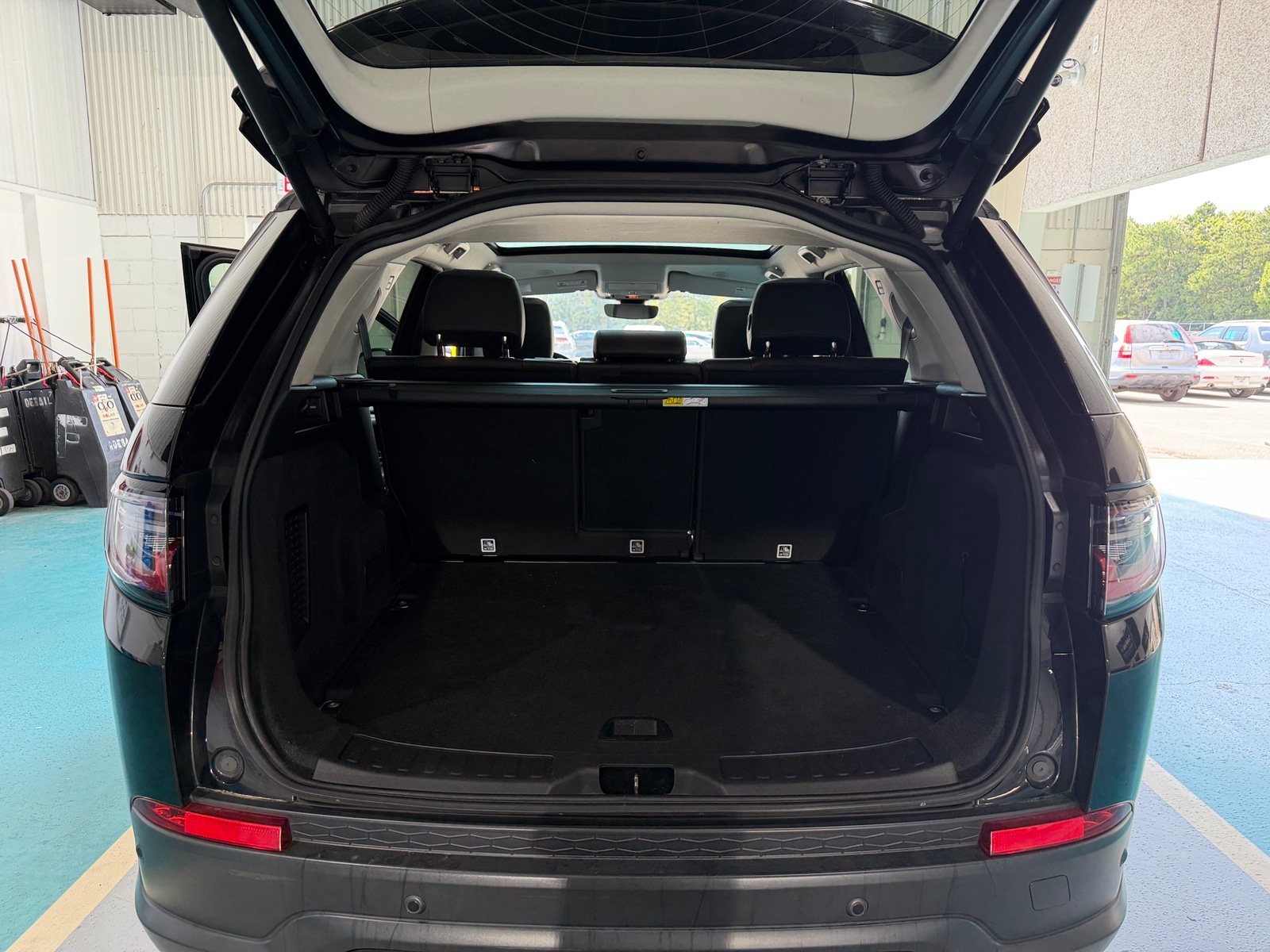 Thumbnail: 2021 Land Rover Discovery Sport - 6