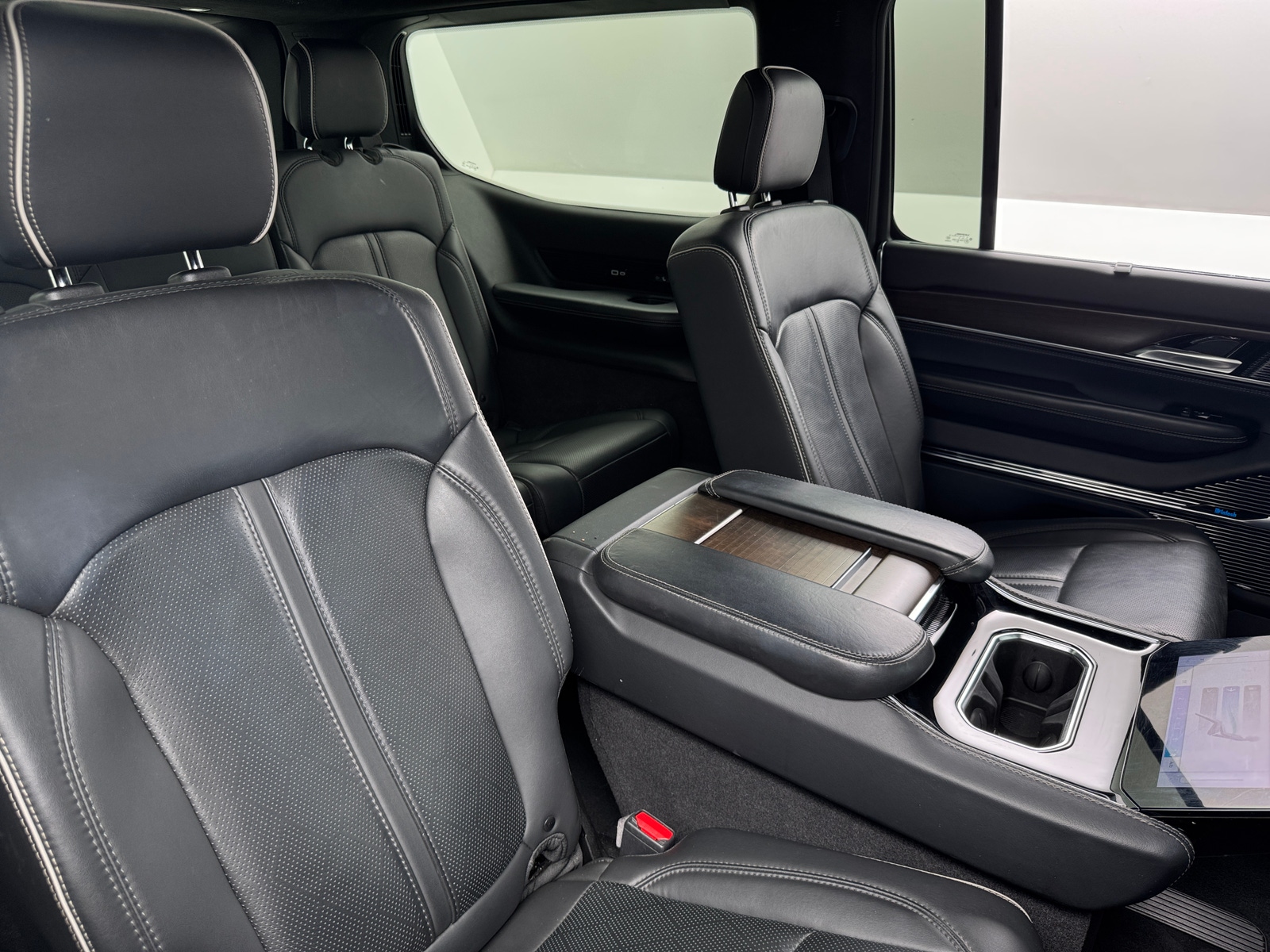 Thumbnail: 2023 Jeep Grand Wagoneer - 5