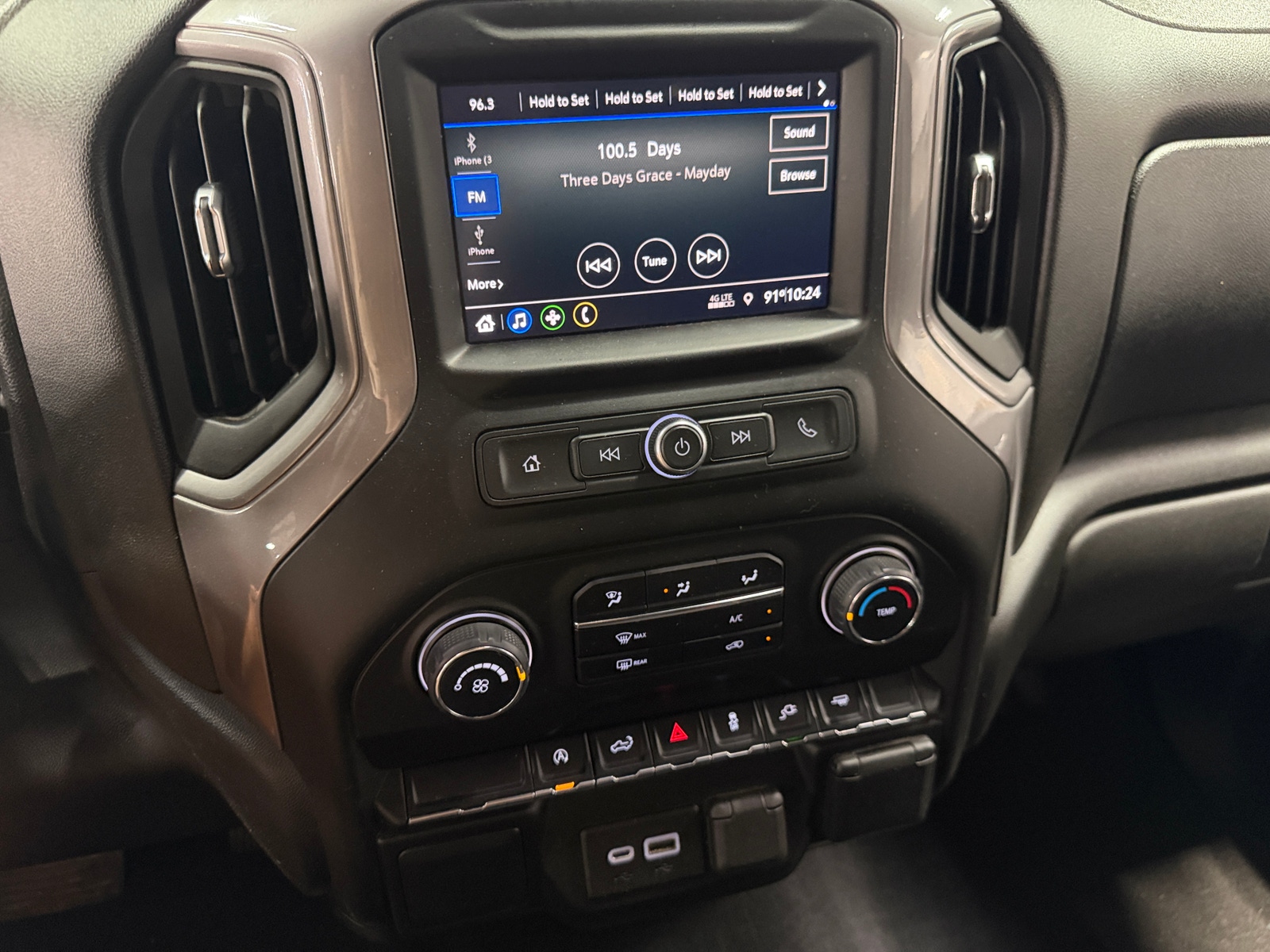 Thumbnail: 2021 Chevrolet Silverado 1500 - 4