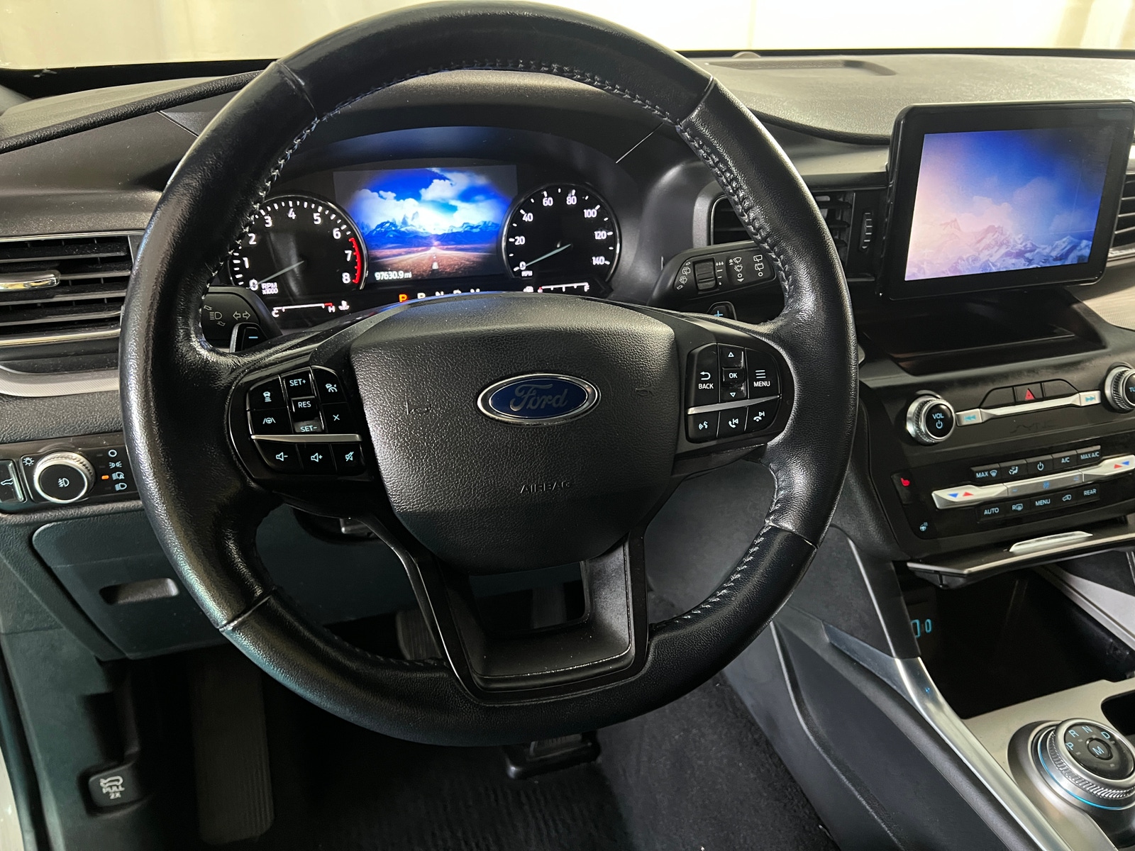 Thumbnail: 2020 Ford Explorer - 4