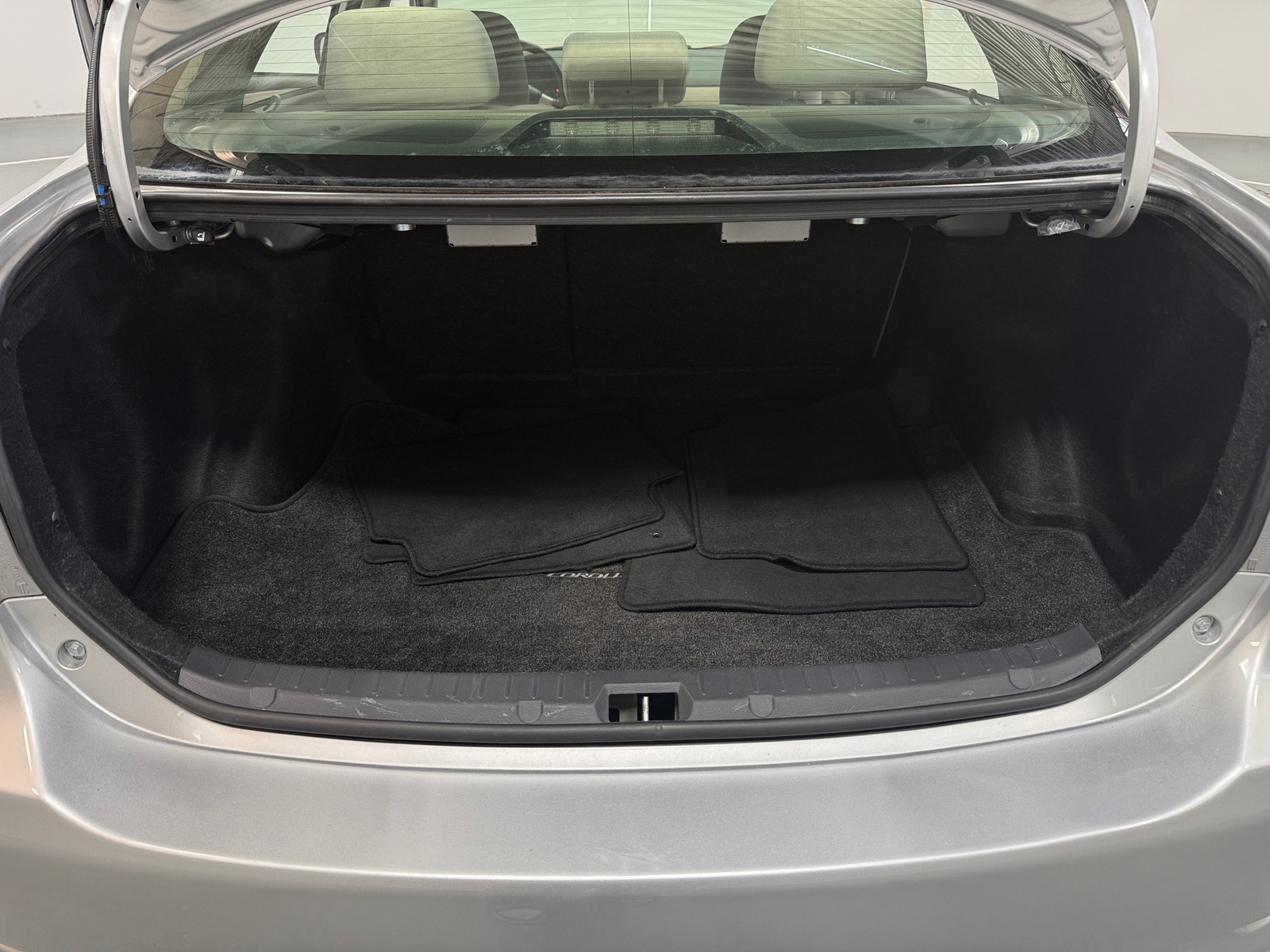 Thumbnail: 2011 Toyota Corolla - 6