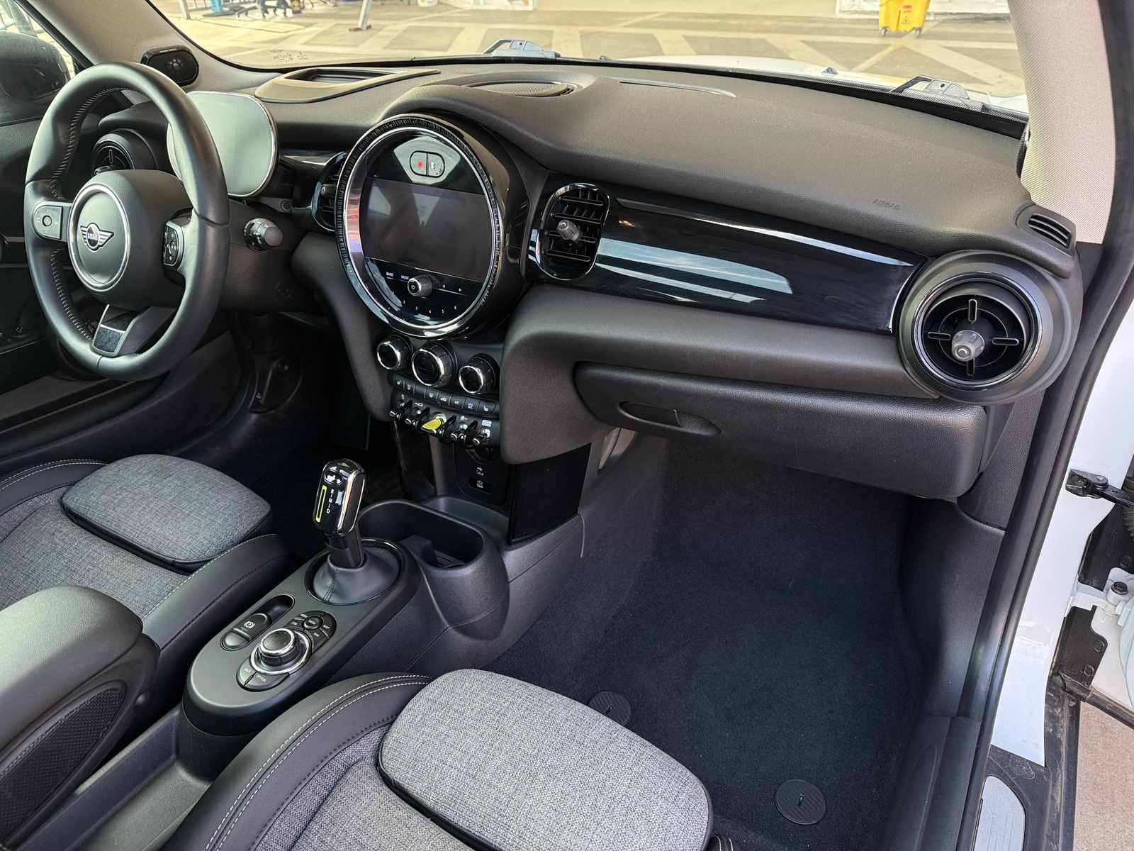 Thumbnail: 2023 MINI Cooper Hardtop - 3