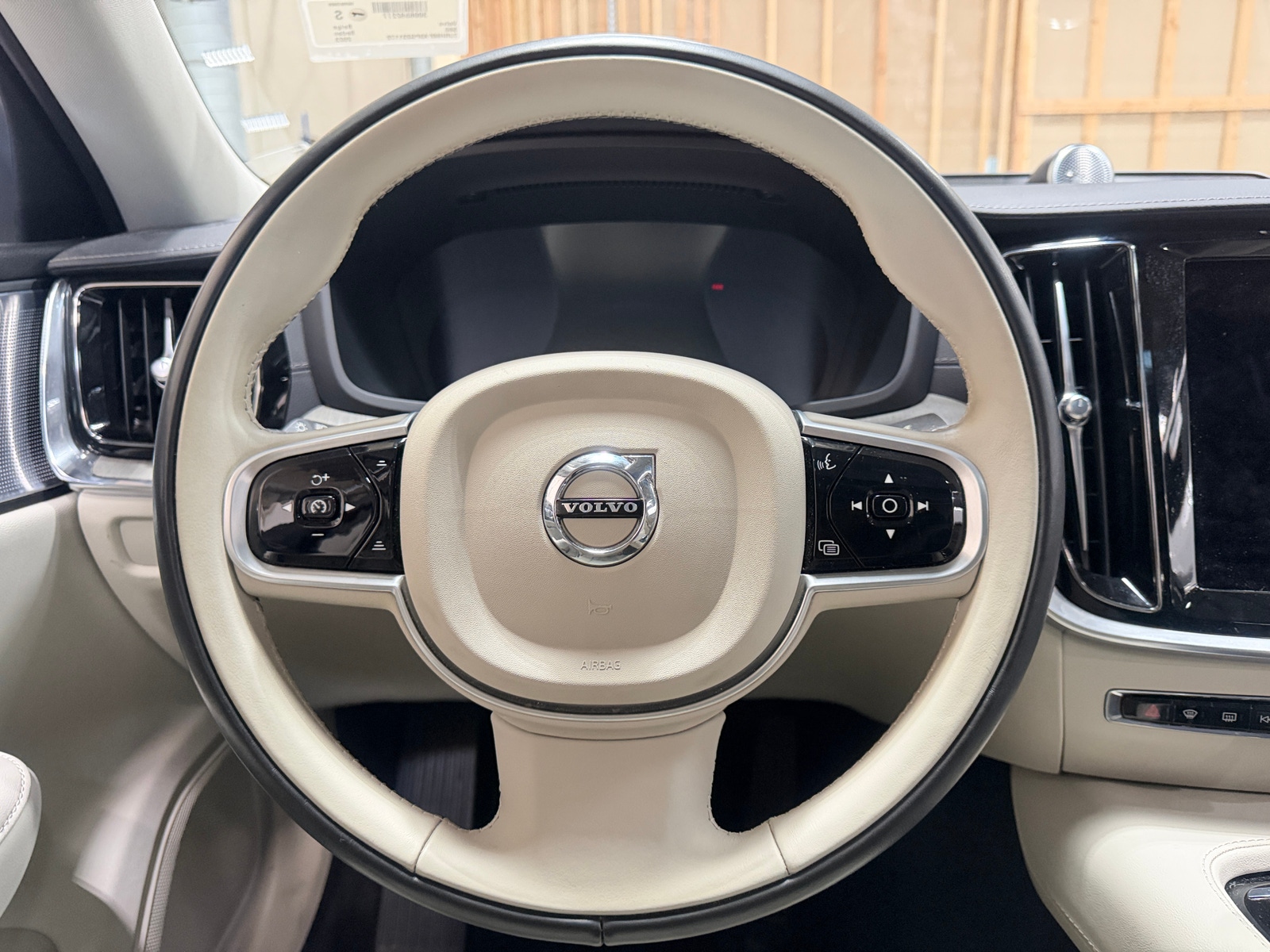 Thumbnail: 2023 Volvo S60 - 4