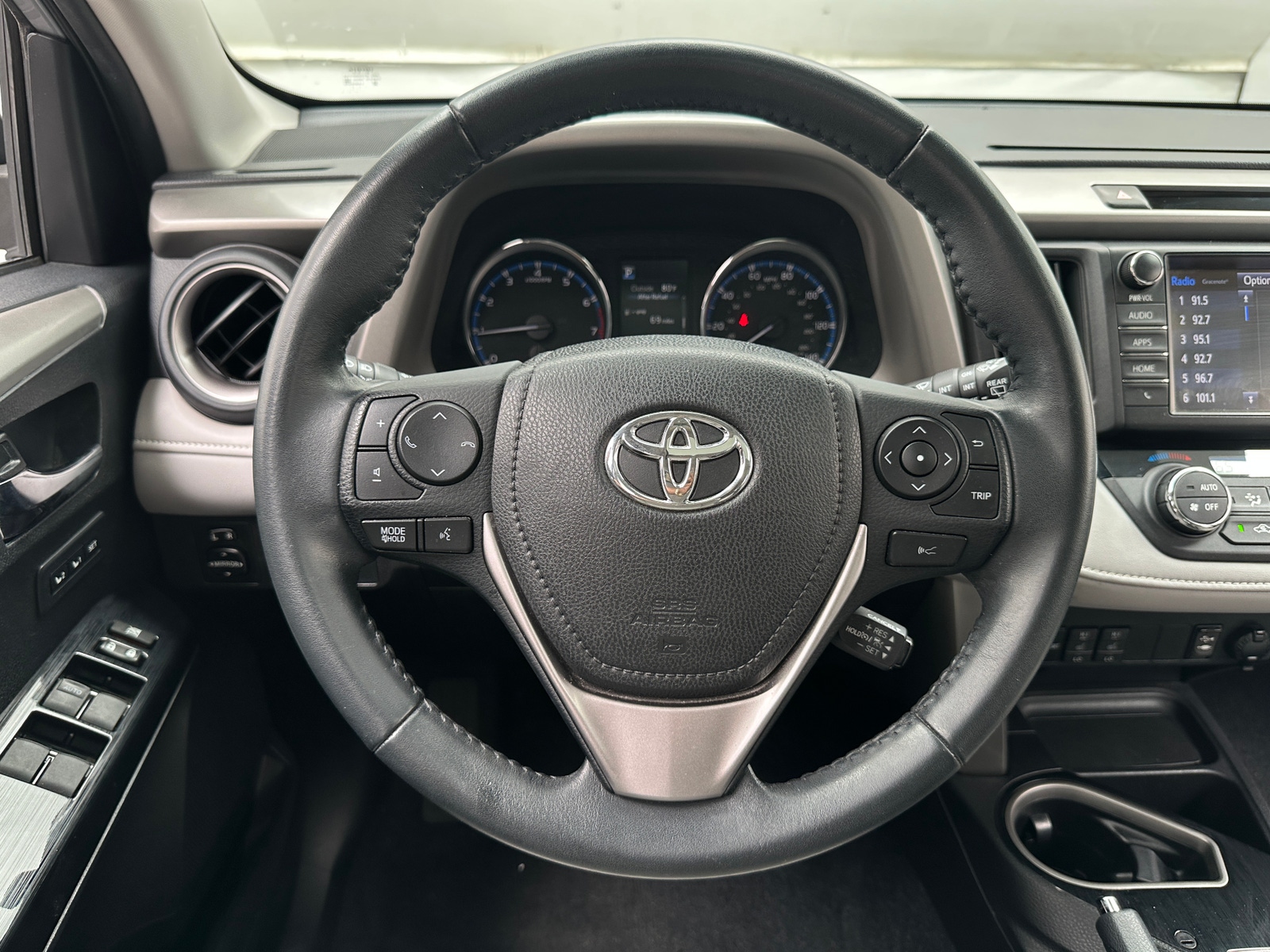 Thumbnail: 2017 Toyota RAV4 - 4