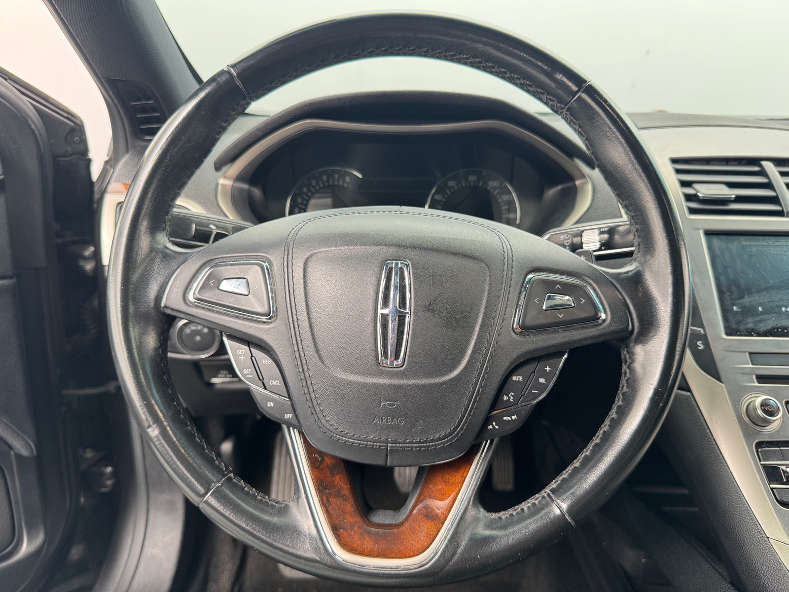 Thumbnail: 2017 Lincoln MKZ - 4