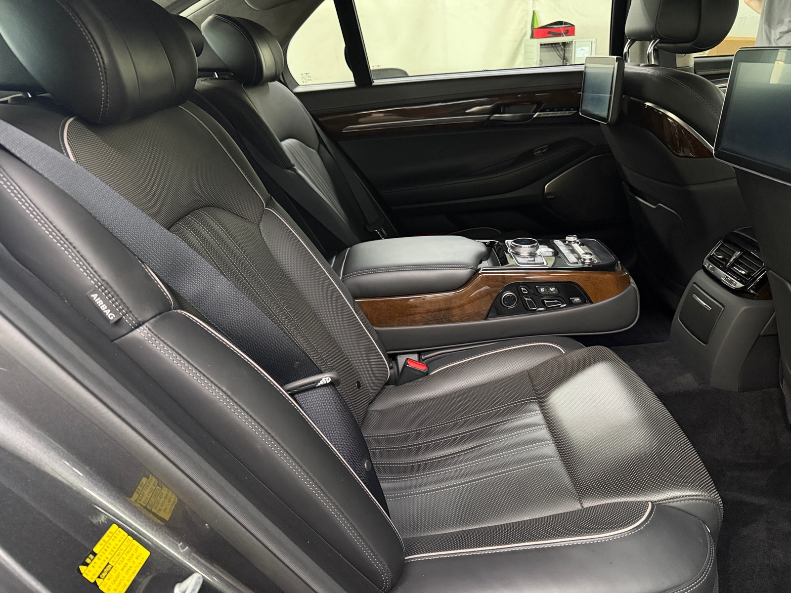 Thumbnail: 2019 Genesis G90 - 5