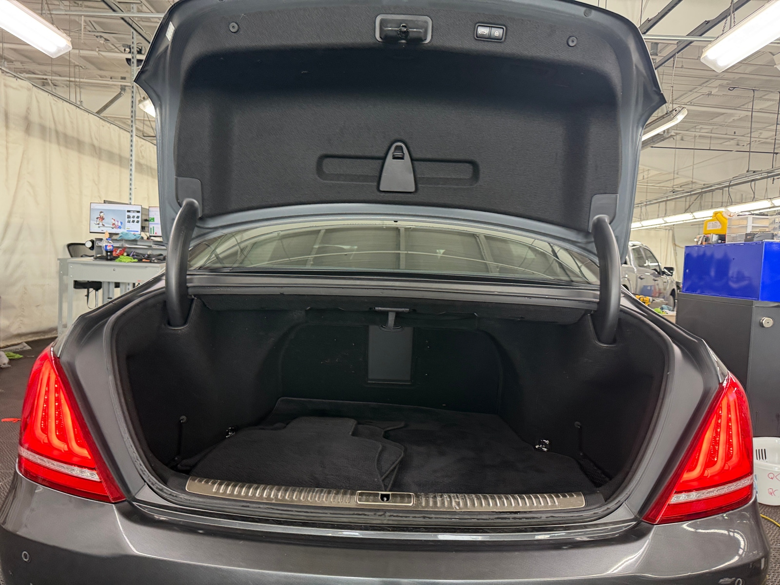 Thumbnail: 2019 Genesis G90 - 6