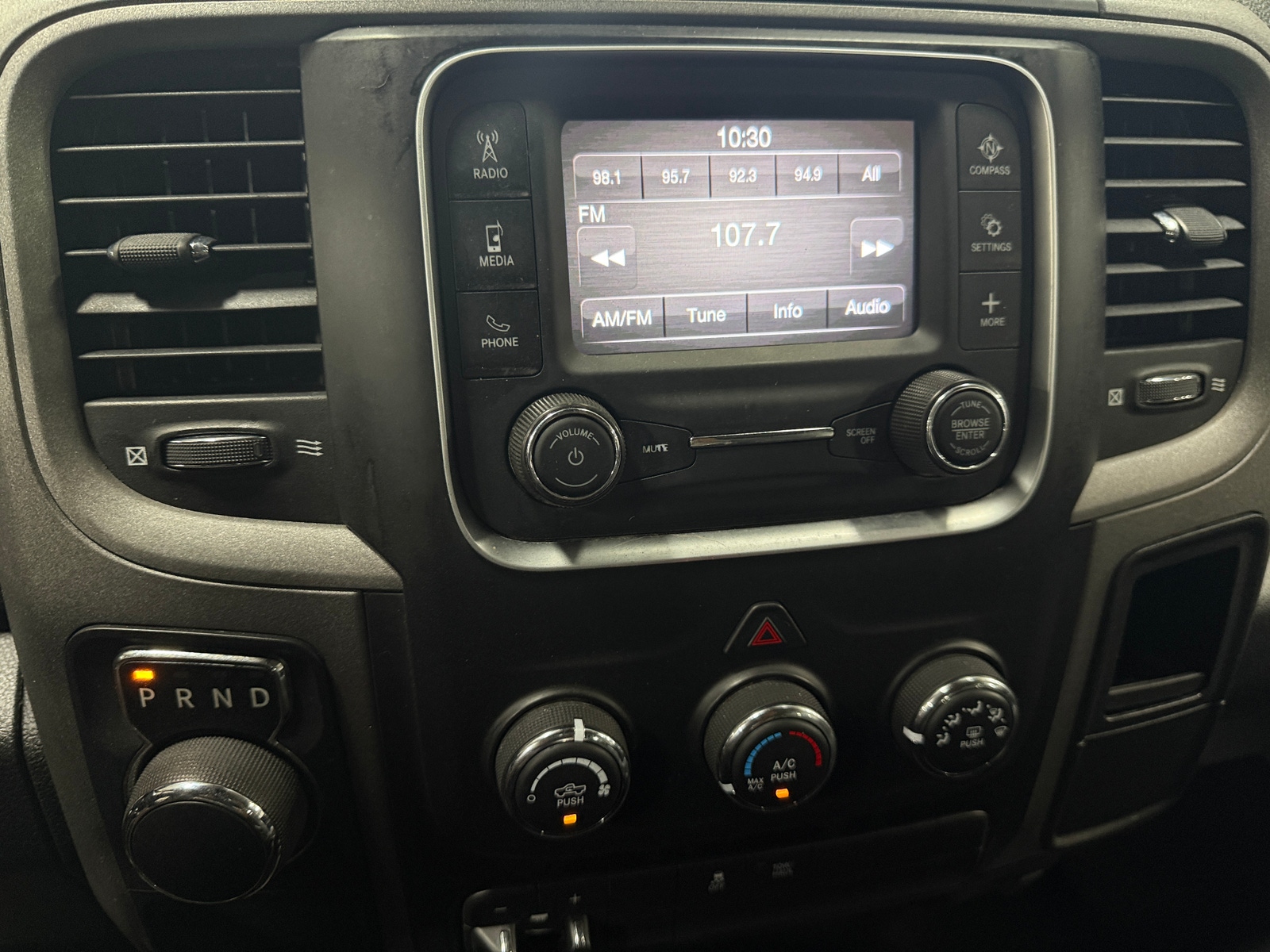 Thumbnail: 2022 RAM 1500 Classic - 4