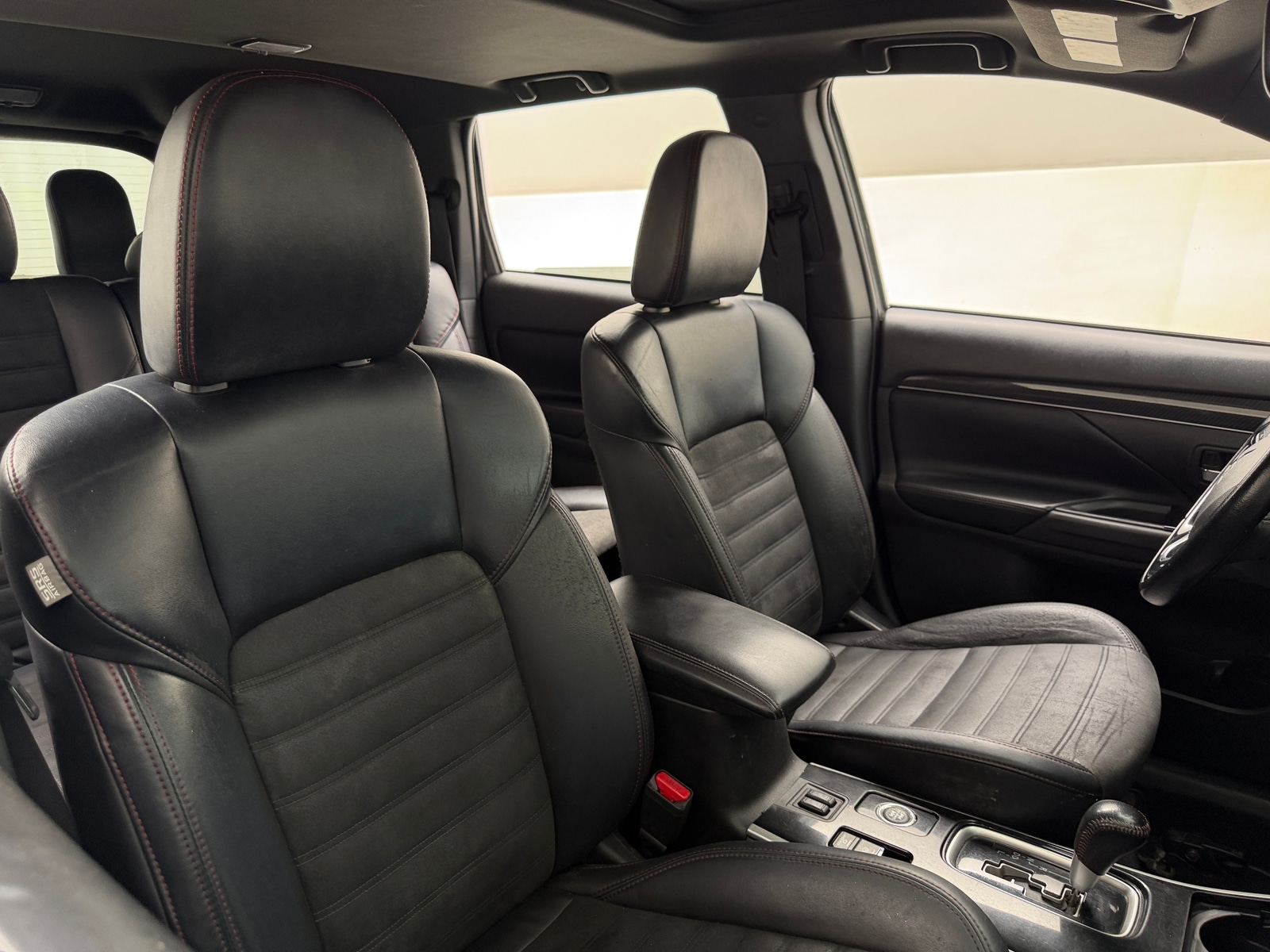 Thumbnail: 2020 Mitsubishi Outlander - 2