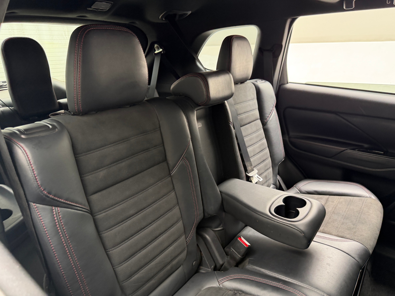 Thumbnail: 2020 Mitsubishi Outlander - 6