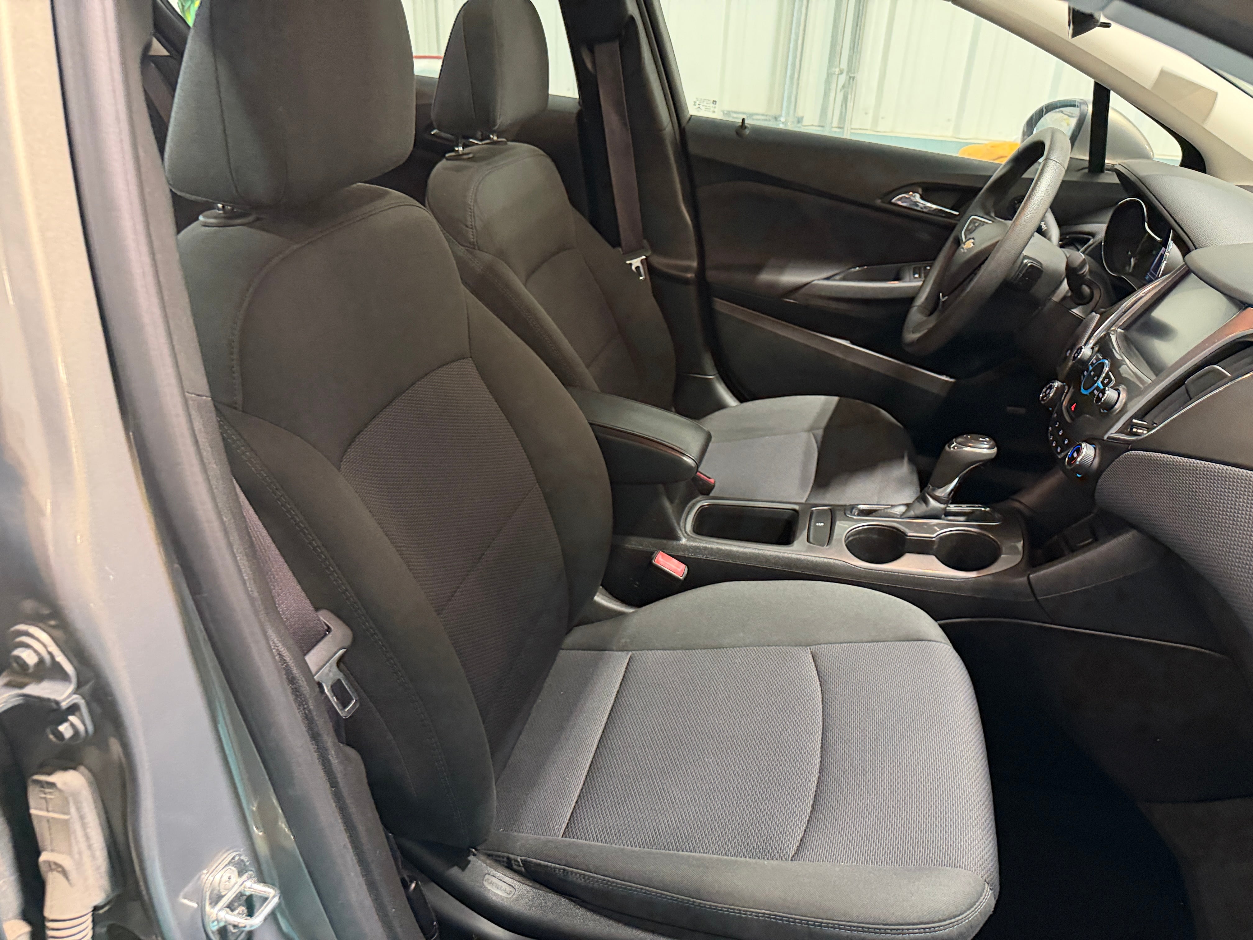 Used 2017 Chevrolet Cruze LT with VIN 3G1BE6SM2HS578773 for sale in South Chesterfield, VA