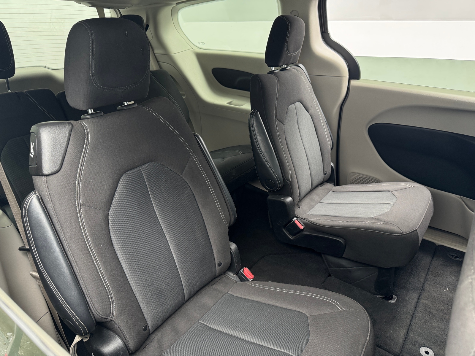 Thumbnail: 2023 Chrysler Voyager - 6