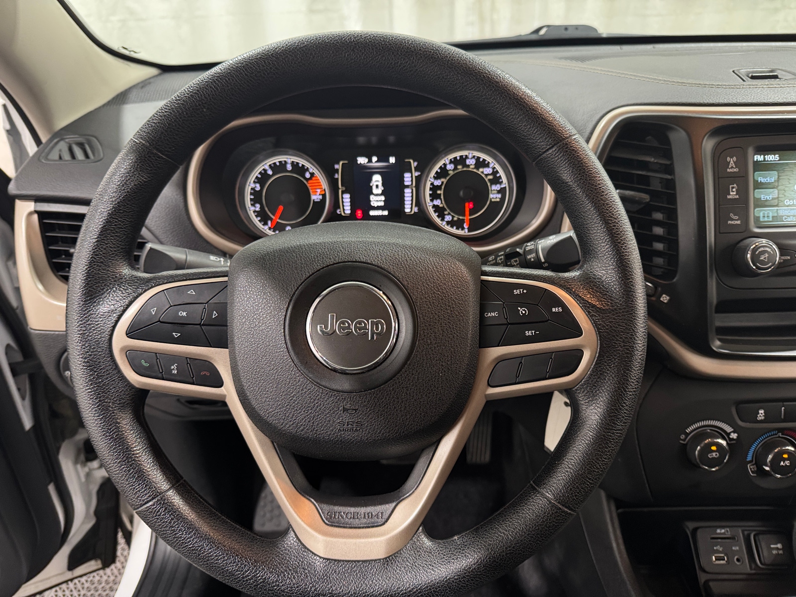 Thumbnail: 2017 Jeep Cherokee - 5