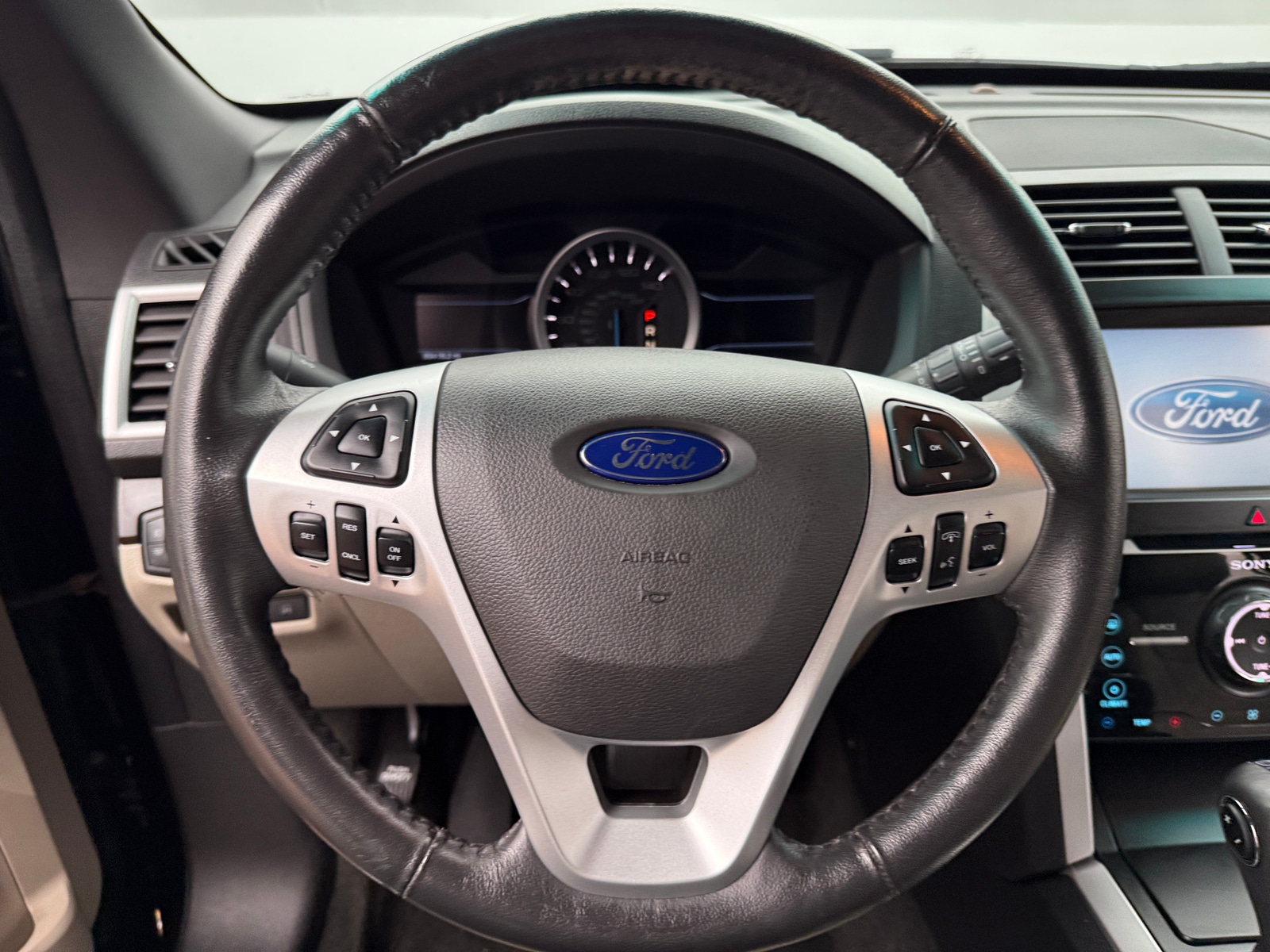 Thumbnail: 2015 Ford Explorer - 4