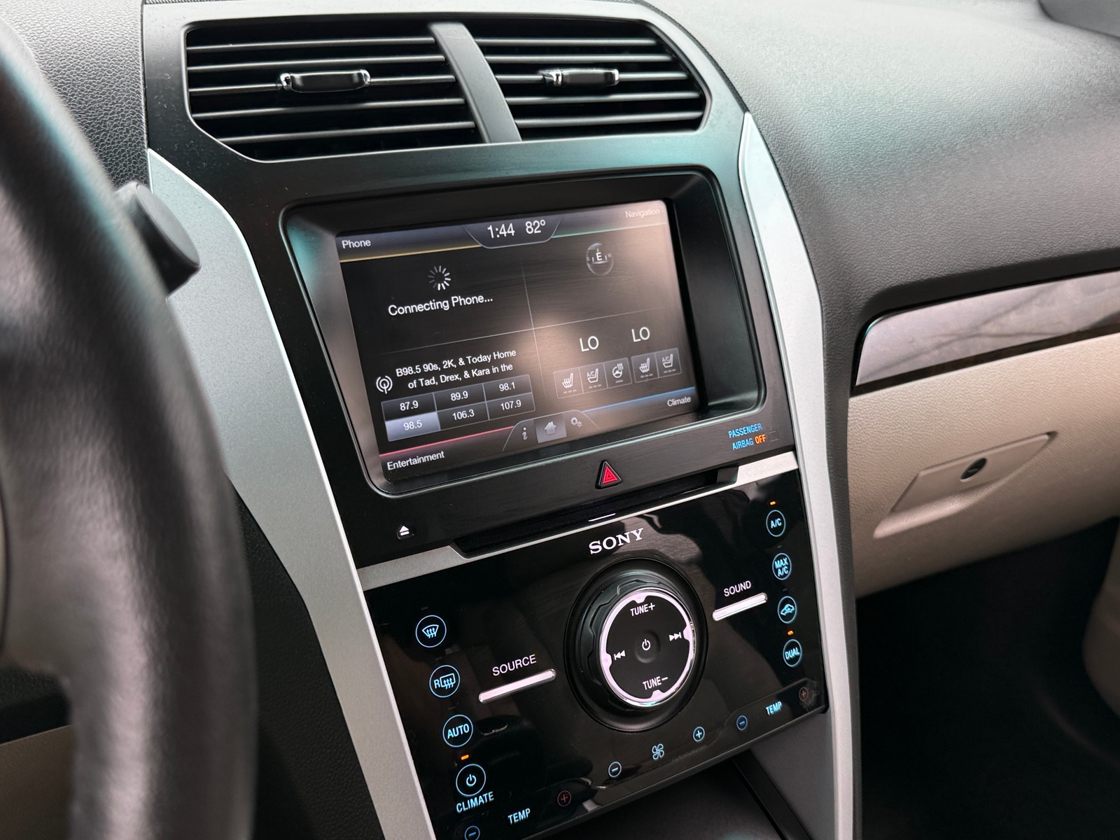 Thumbnail: 2015 Ford Explorer - 3