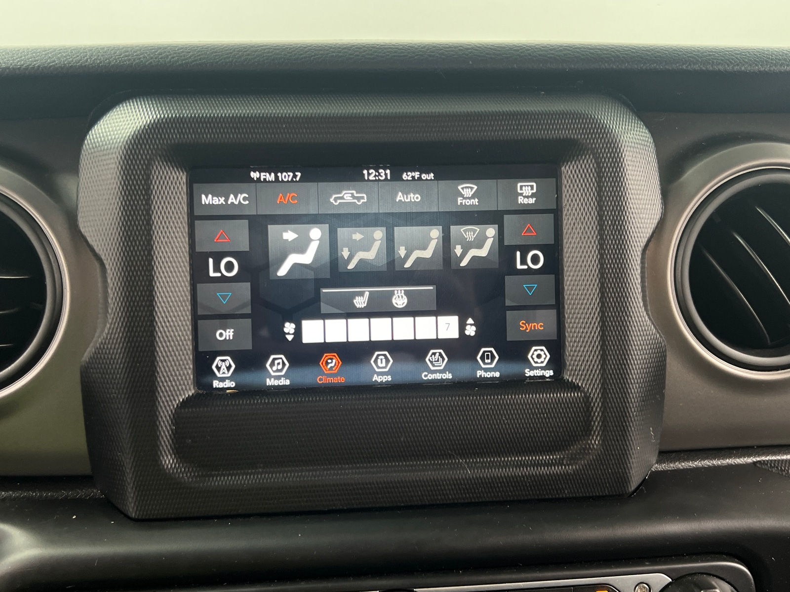 Thumbnail: 2023 Jeep Gladiator - 4