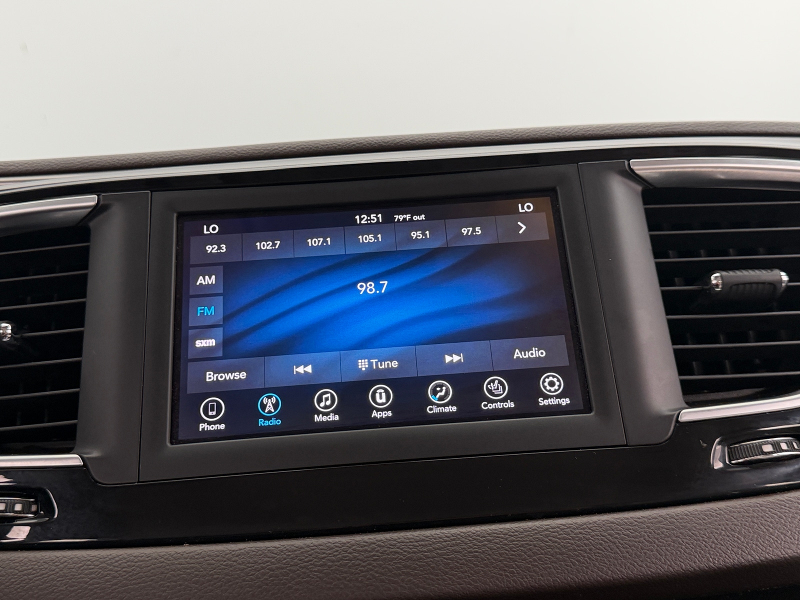 Thumbnail: 2018 Chrysler Pacifica - 3