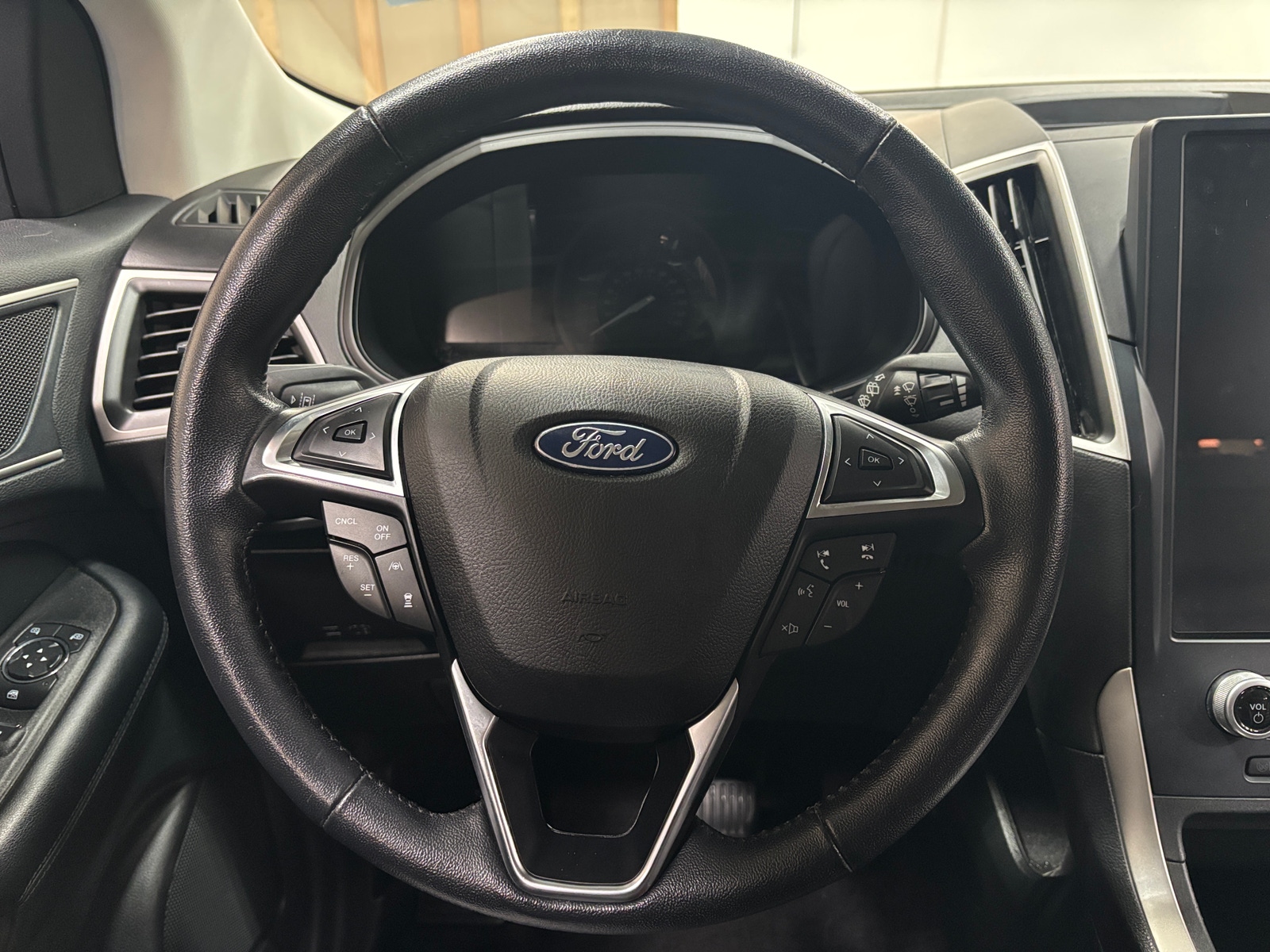 Thumbnail: 2023 Ford Edge - 4