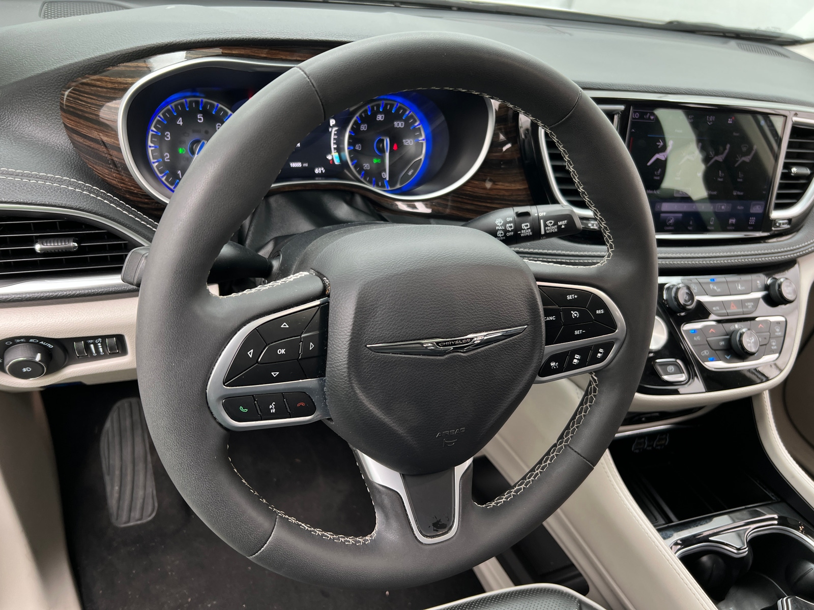 Thumbnail: 2024 Chrysler Pacifica - 4