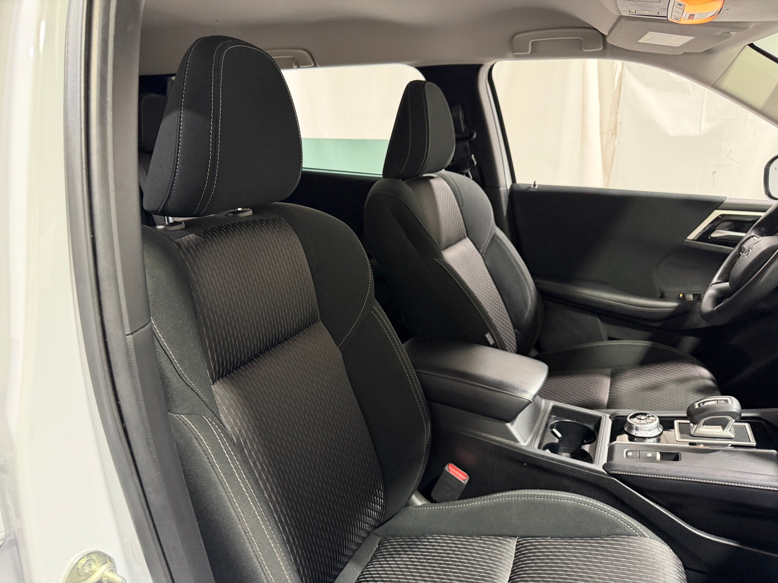 Thumbnail: 2023 Mitsubishi Outlander - 2
