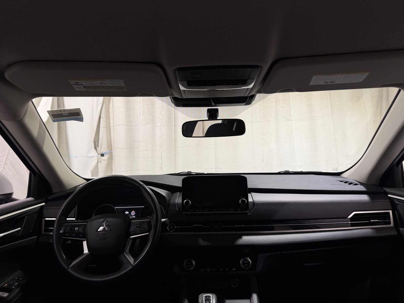 Thumbnail: 2023 Mitsubishi Outlander - 3