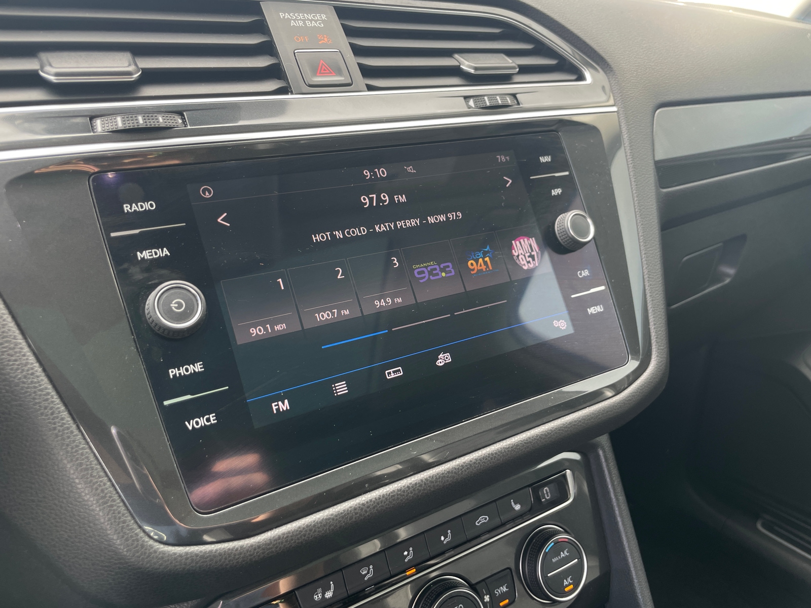 Thumbnail: 2018 Volkswagen Tiguan - 3